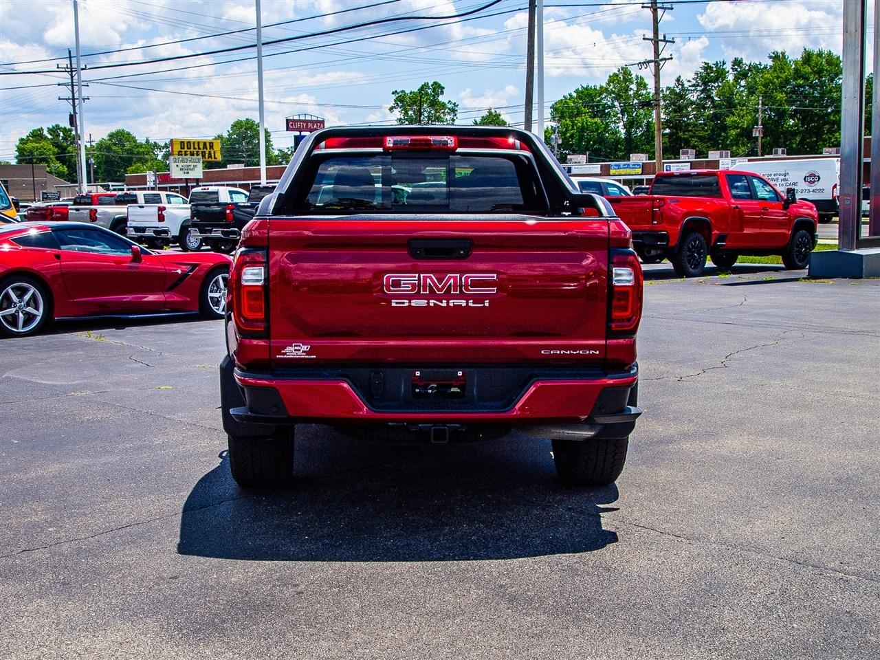 GMC Canyon 4WD Crew Cab Denali 2023