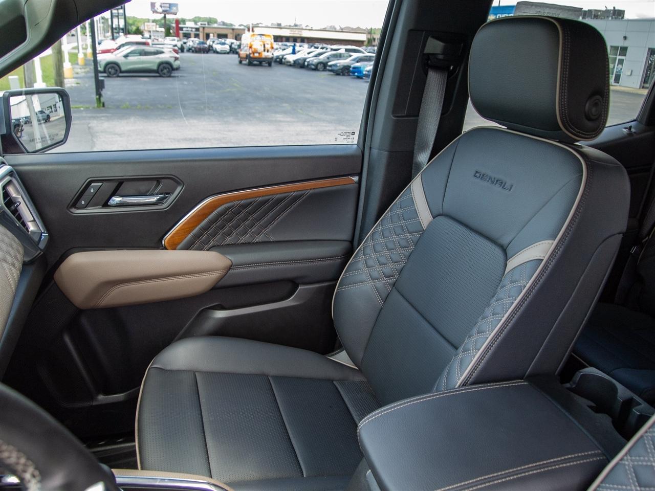 GMC Canyon 4WD Crew Cab Denali 2023