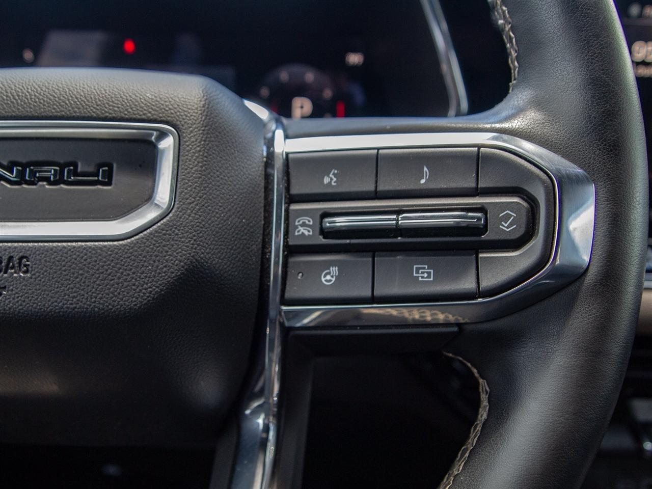 GMC Canyon 4WD Crew Cab Denali 2023