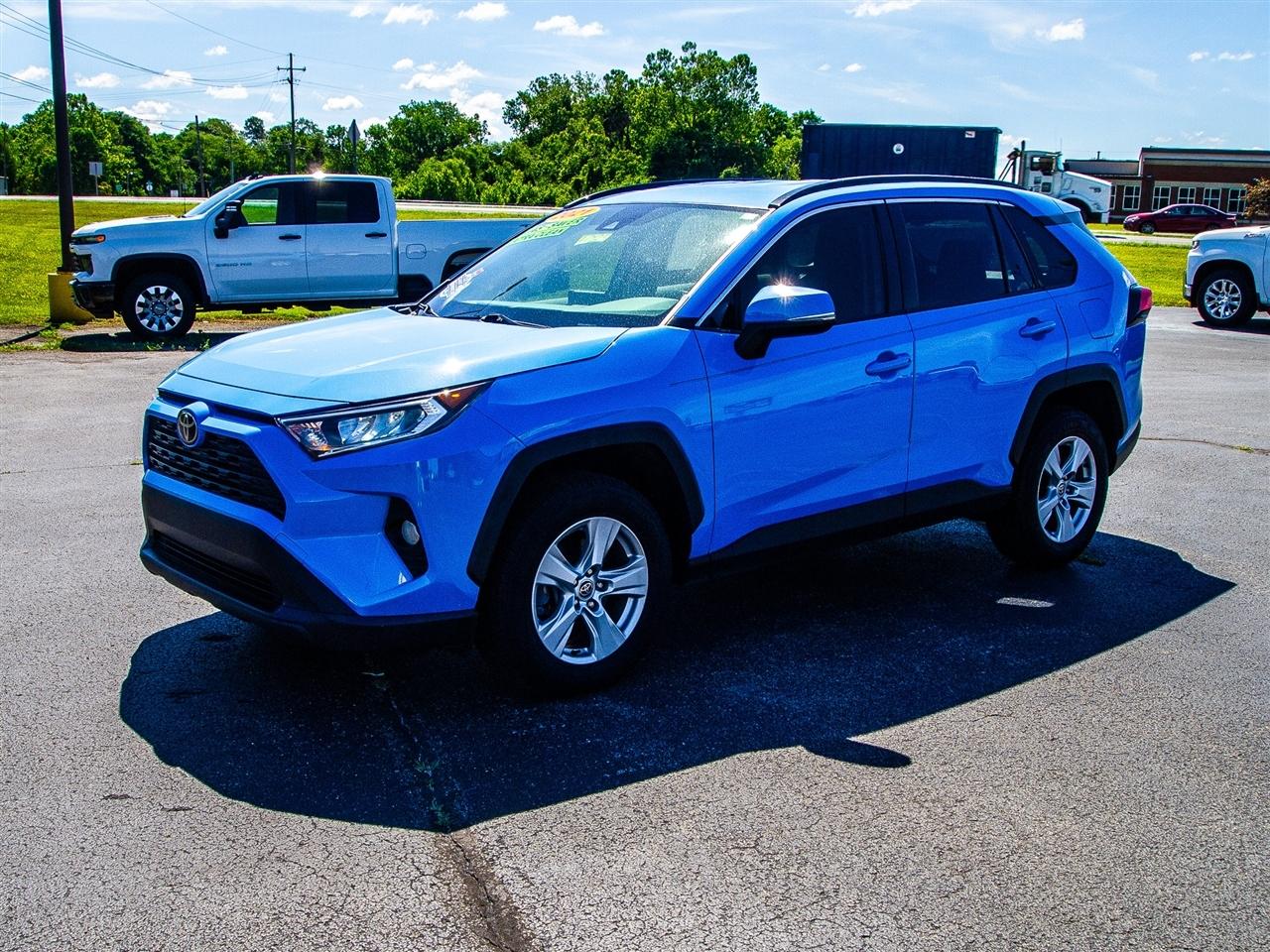 Toyota RAV4 XLE FWD (Natl) 2021