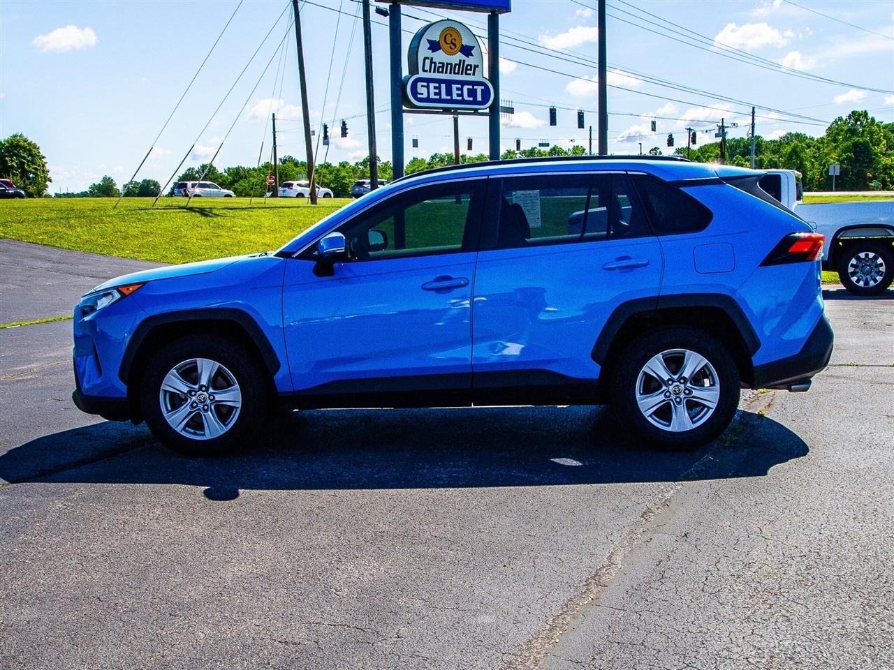 Toyota RAV4 XLE FWD (Natl) 2021
