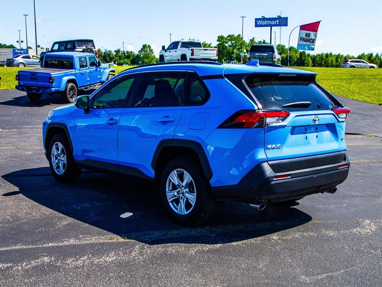 Toyota RAV4 XLE FWD (Natl) 2021