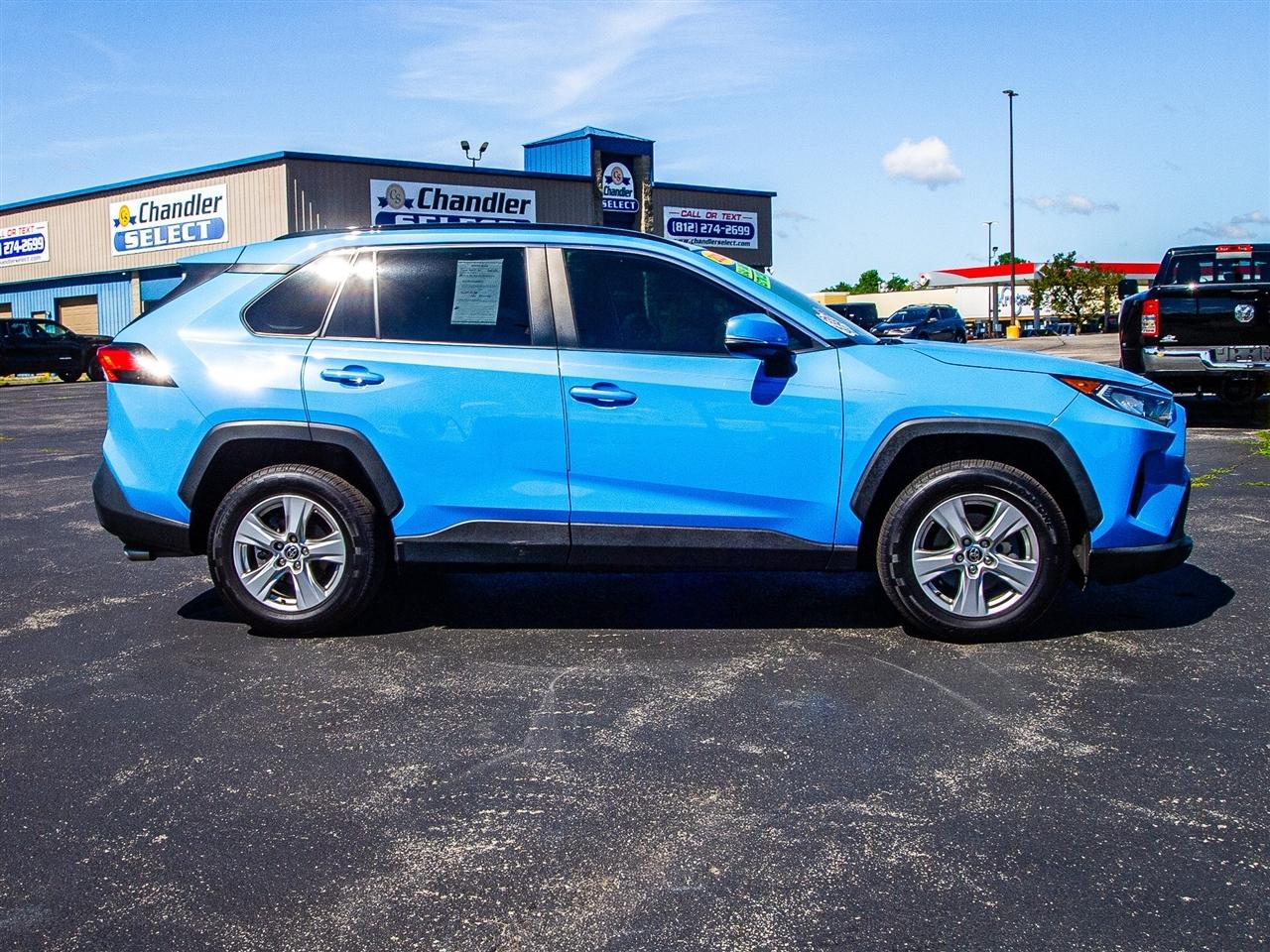 Toyota RAV4 XLE FWD (Natl) 2021