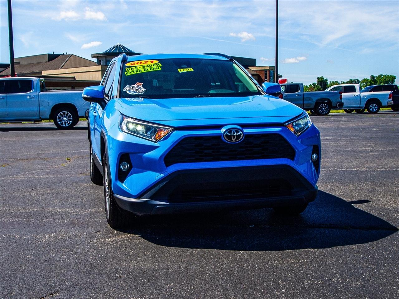 Toyota RAV4 XLE FWD (Natl) 2021