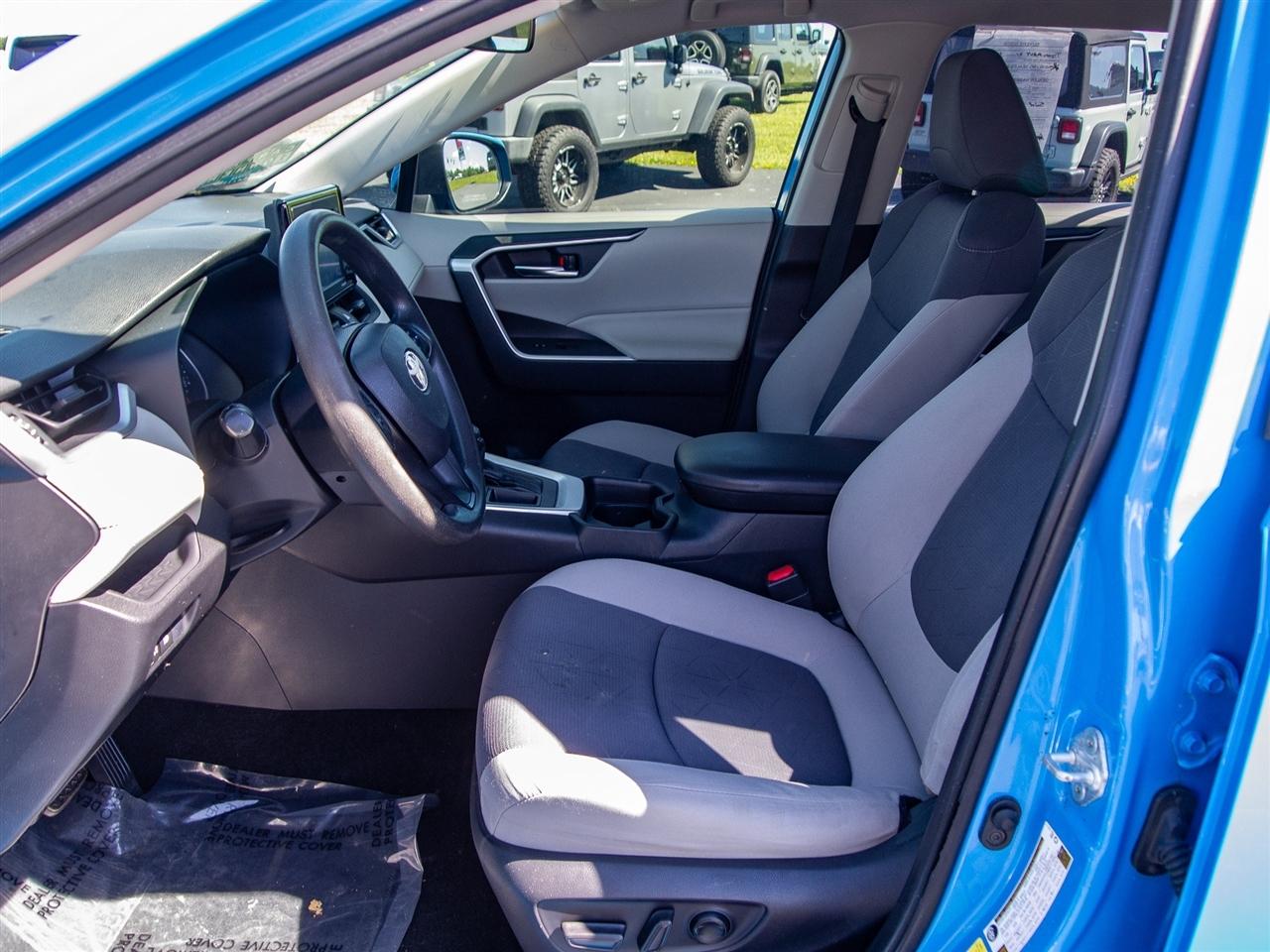 Toyota RAV4 XLE FWD (Natl) 2021