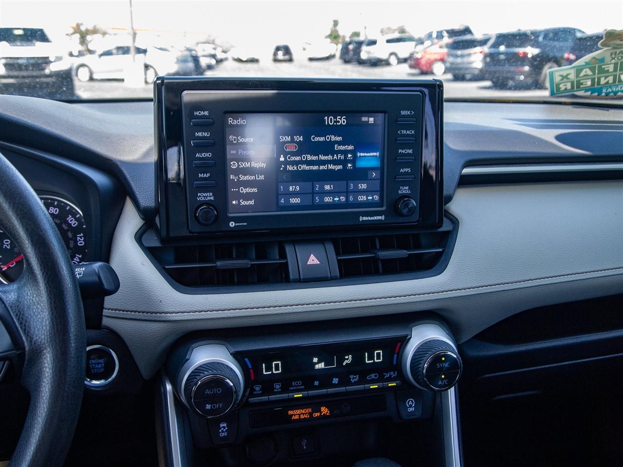 Toyota RAV4 XLE FWD (Natl) 2021