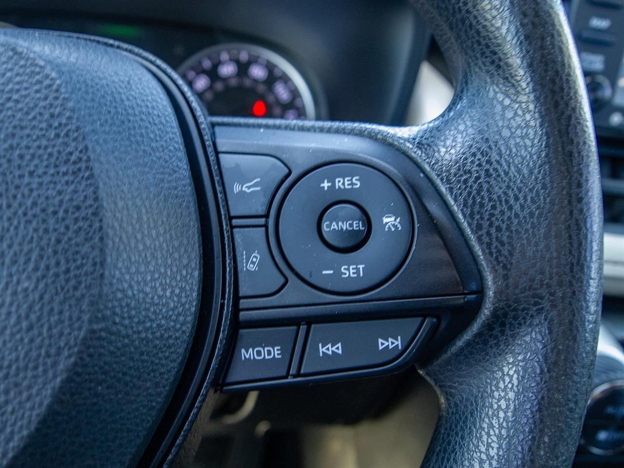 Toyota RAV4 XLE FWD (Natl) 2021