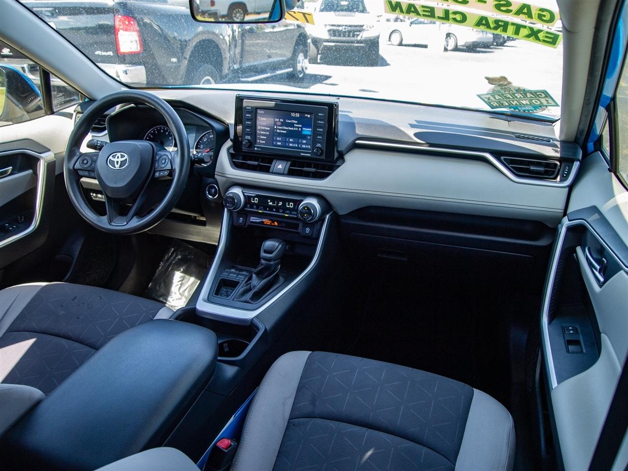 Toyota RAV4 XLE FWD (Natl) 2021