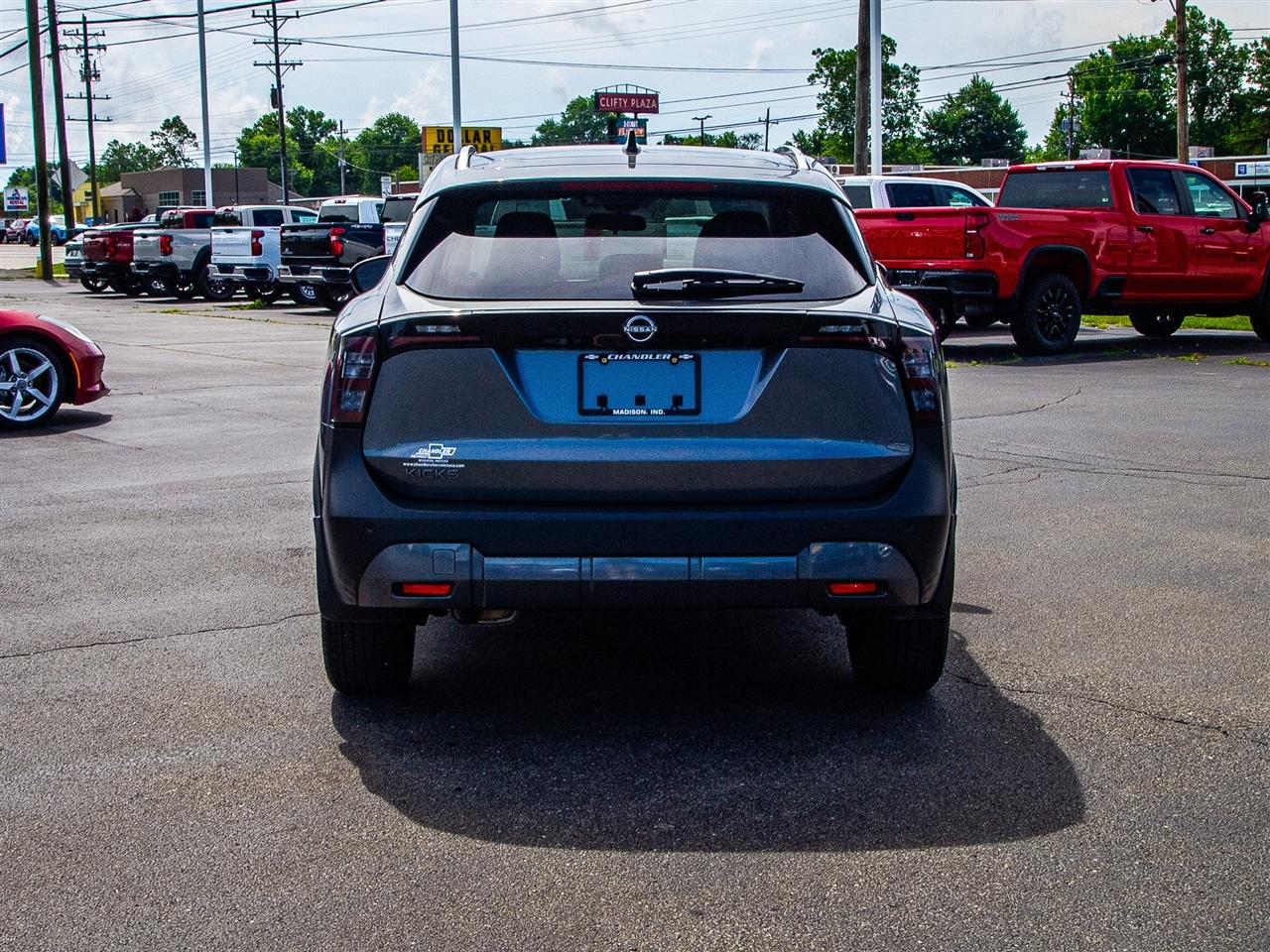 Nissan Kicks SV FWD 2026