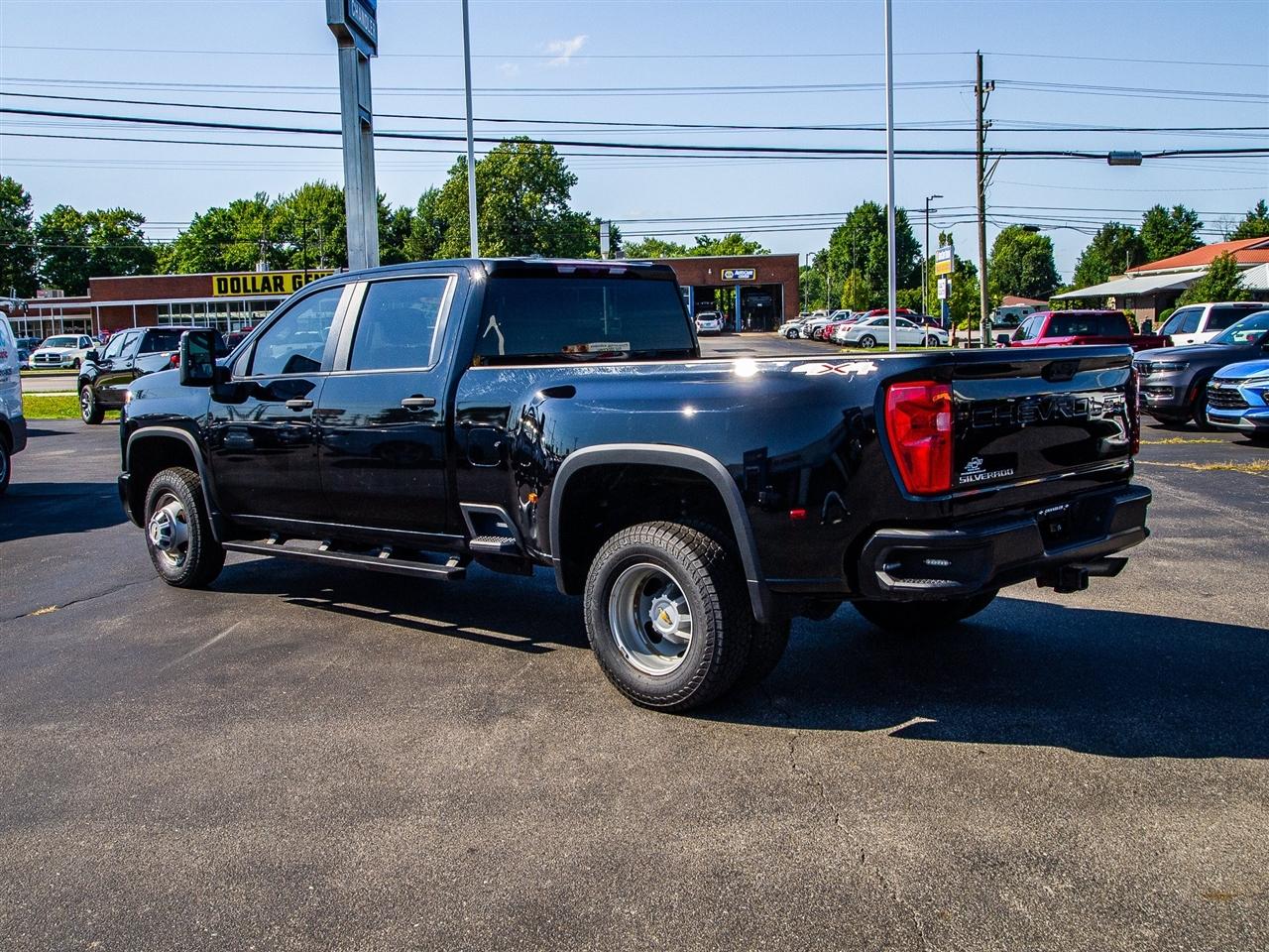 Chevrolet Silverado 3500HD 4WD Crew Cab 172" Work Truck 2024