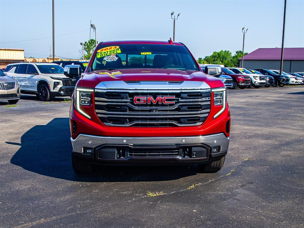 GMC Sierra 1500 4WD Crew Cab 147" SLT 2023