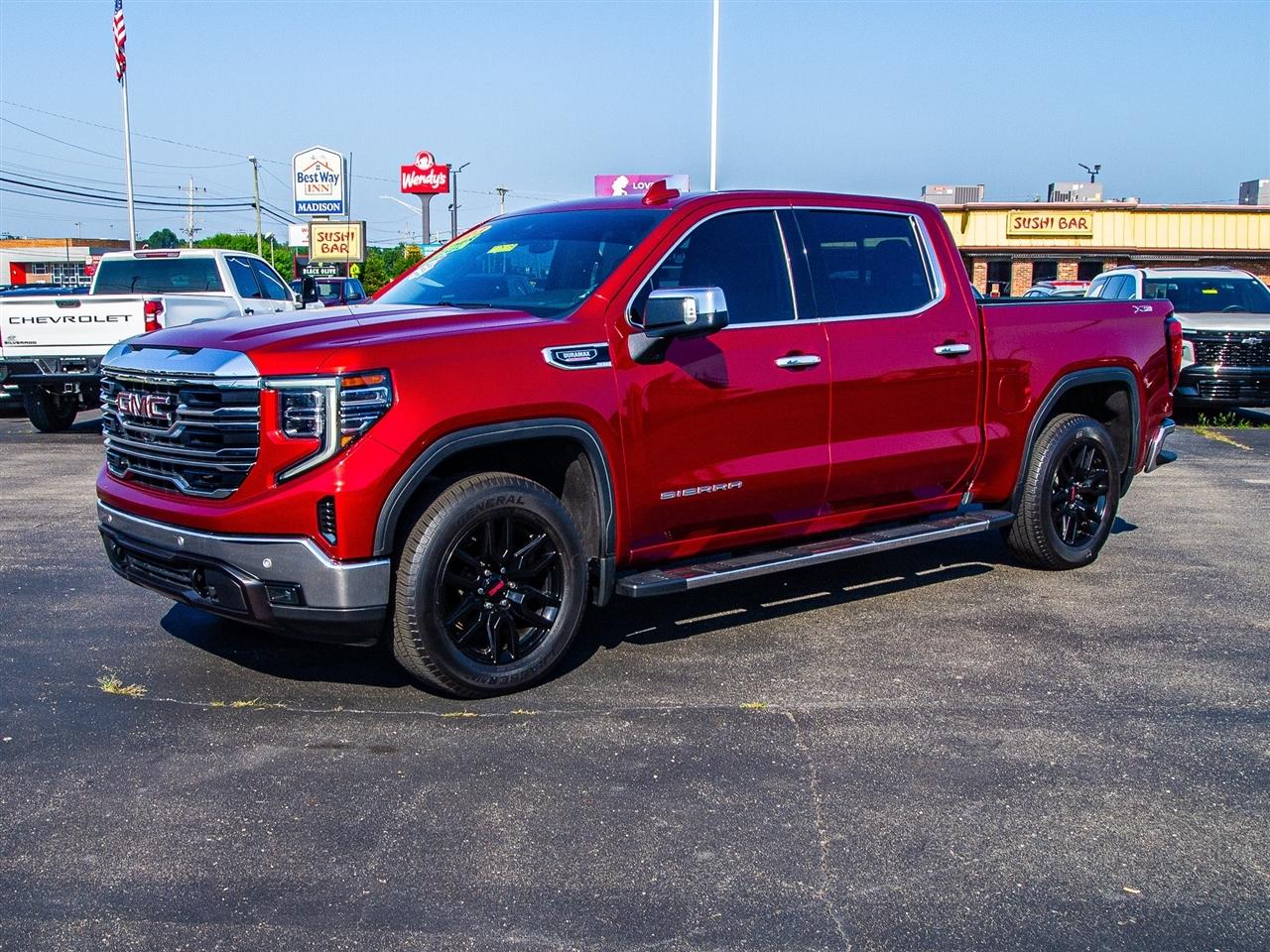 GMC Sierra 1500 4WD Crew Cab 147" SLT 2023