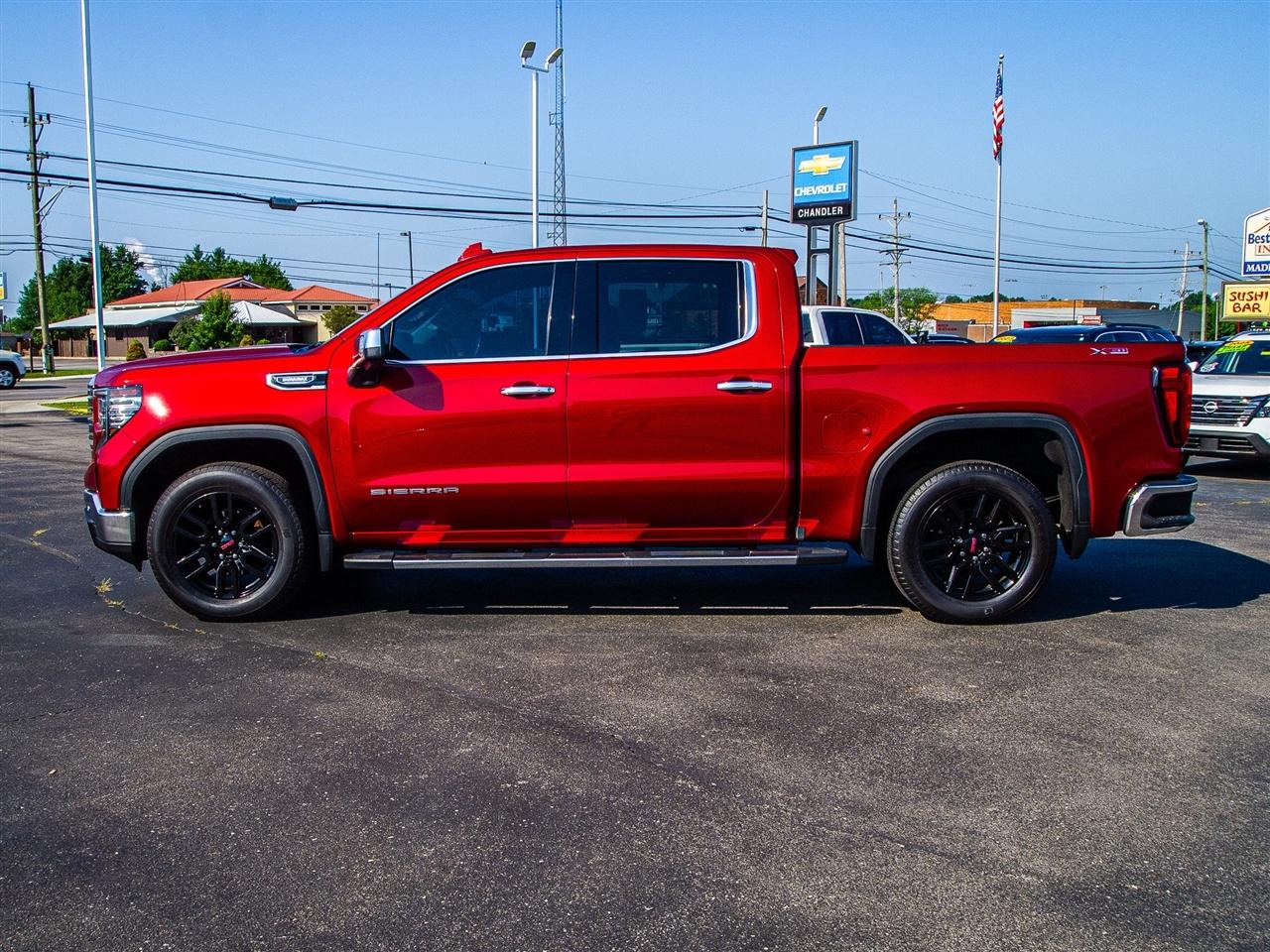GMC Sierra 1500 4WD Crew Cab 147" SLT 2023