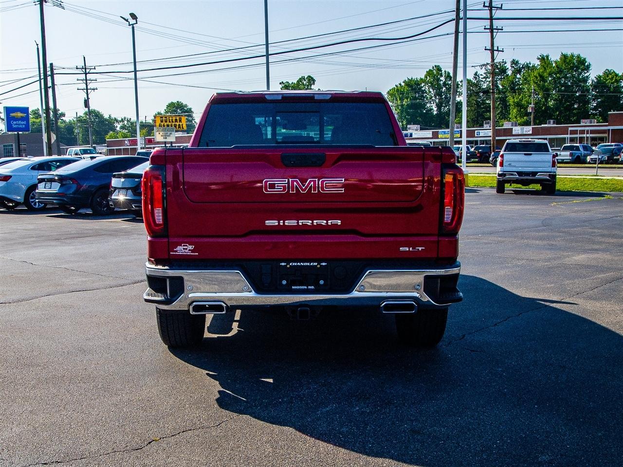 GMC Sierra 1500 4WD Crew Cab 147" SLT 2023
