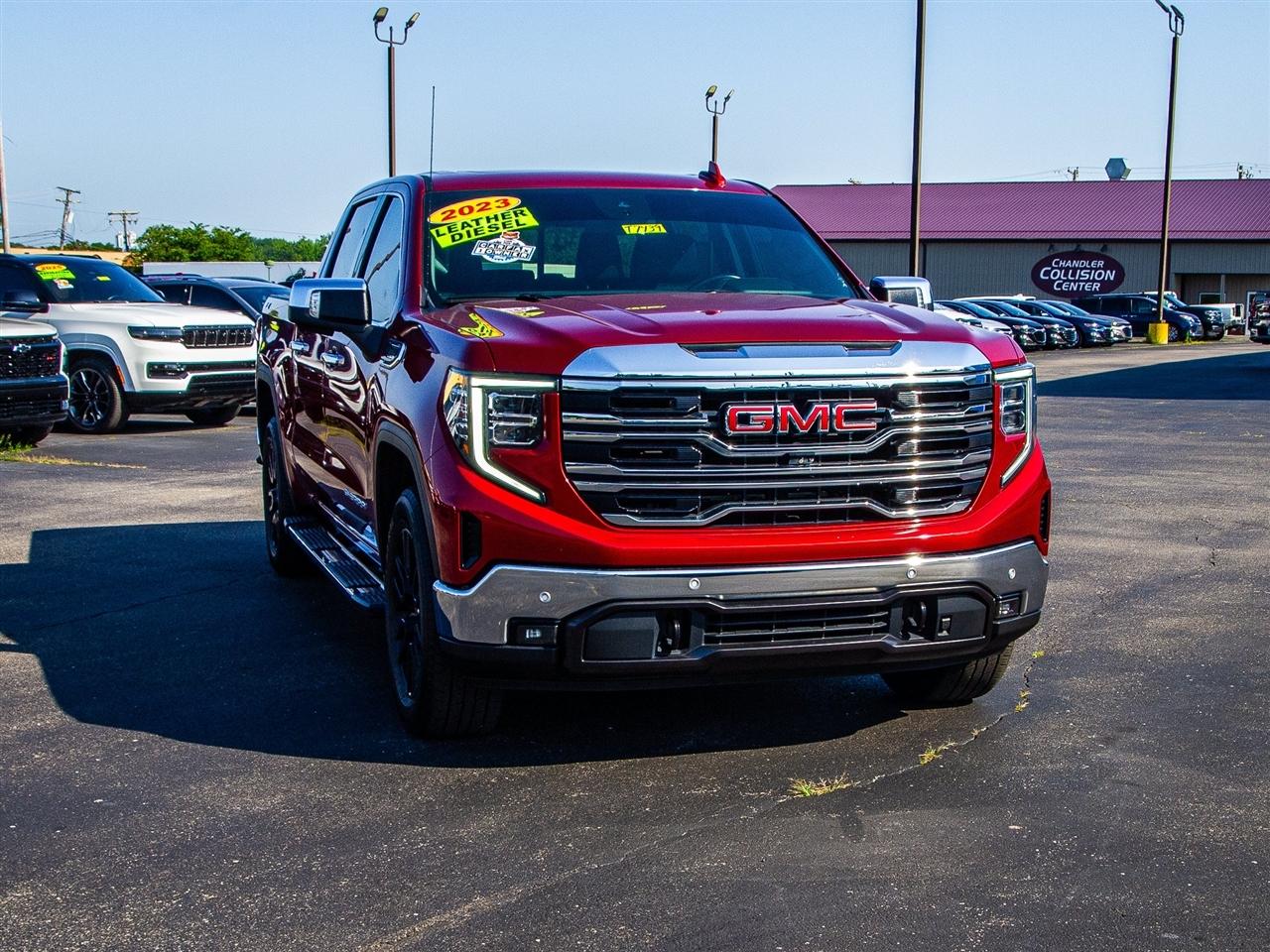 GMC Sierra 1500 4WD Crew Cab 147" SLT 2023