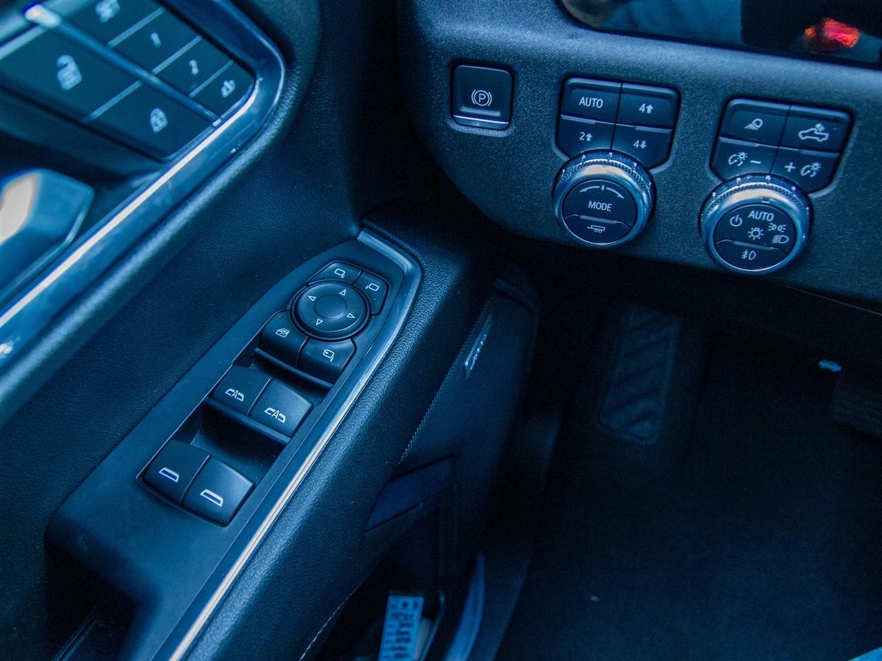 GMC Sierra 1500 4WD Crew Cab 147" SLT 2023