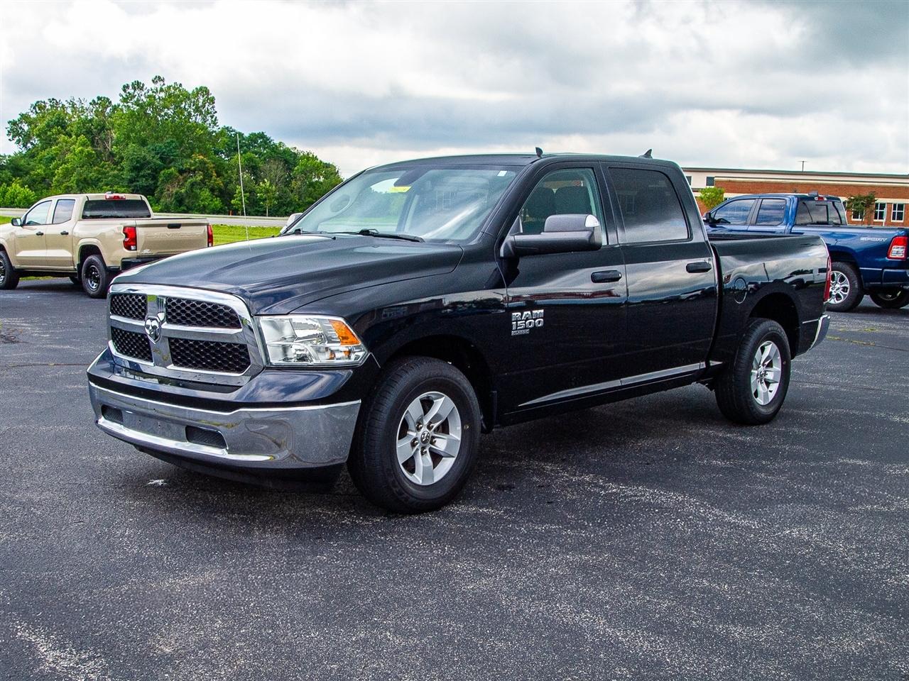 RAM 1500 Classic SLT 4x2 Crew Cab 5'7" Box 2023