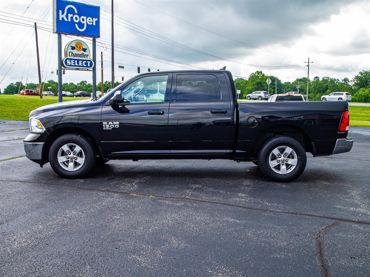 RAM 1500 Classic SLT 4x2 Crew Cab 5'7" Box 2023