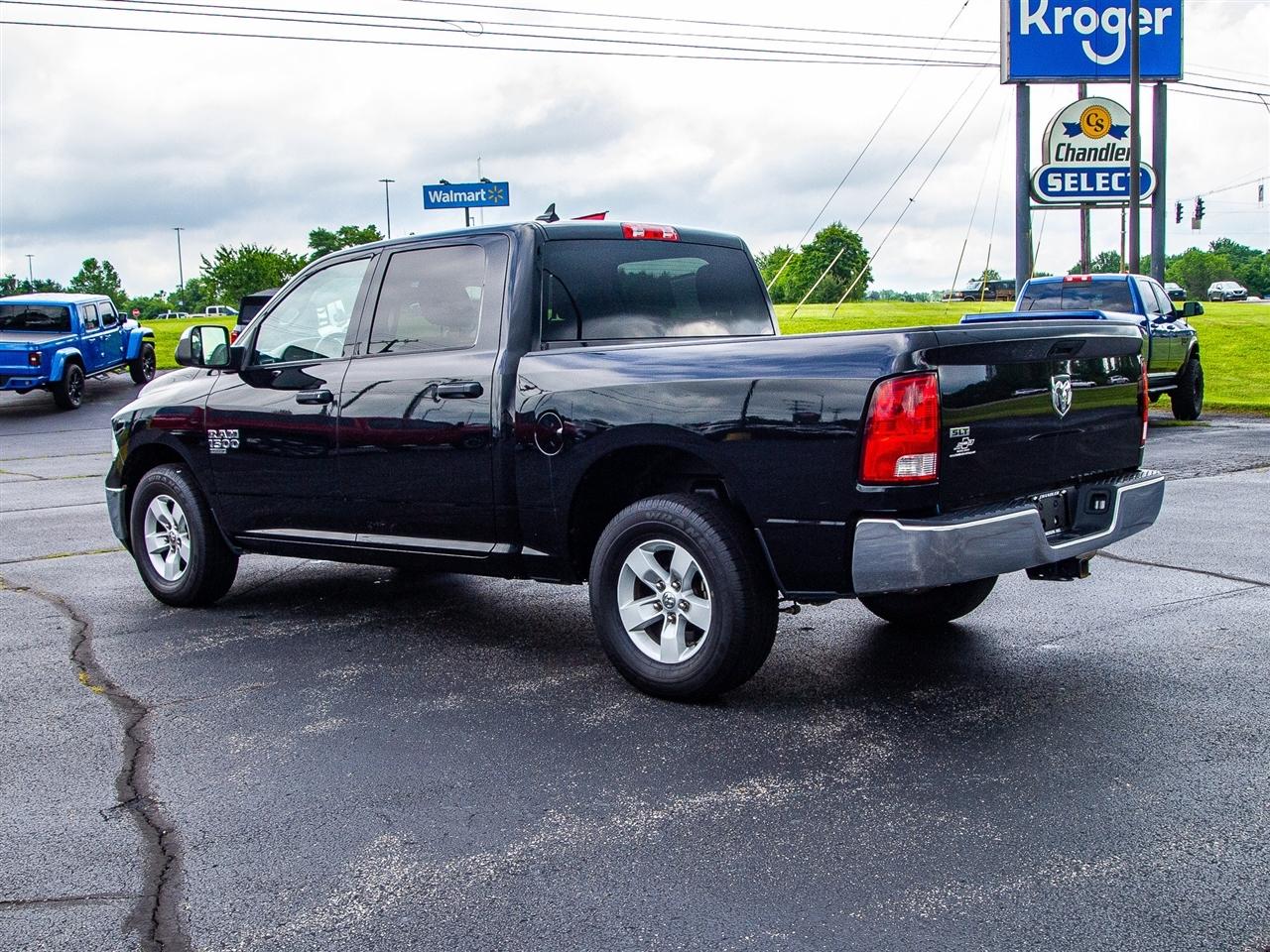 RAM 1500 Classic SLT 4x2 Crew Cab 5'7" Box 2023