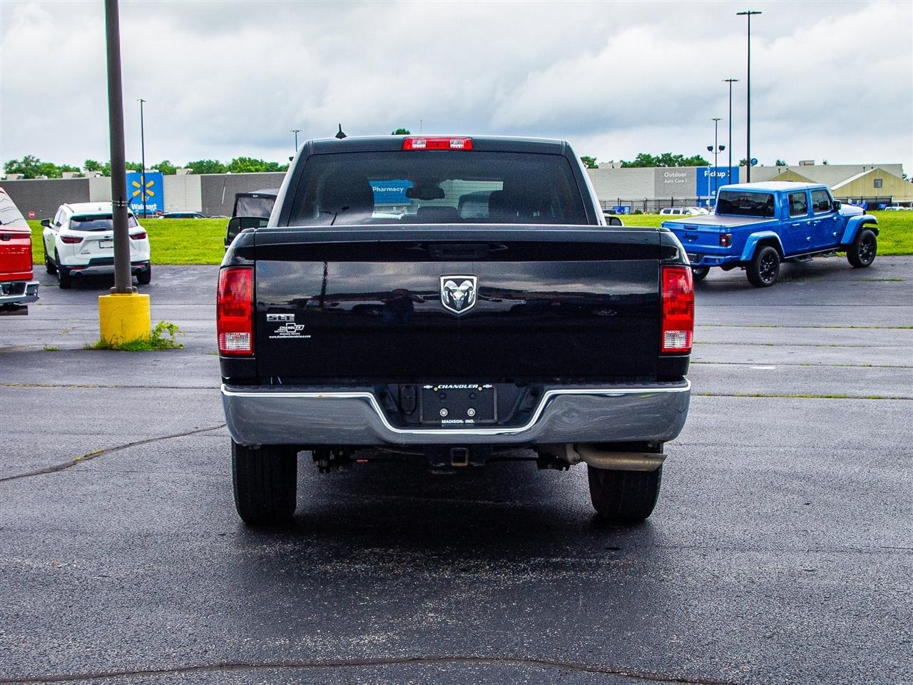 RAM 1500 Classic SLT 4x2 Crew Cab 5'7" Box 2023