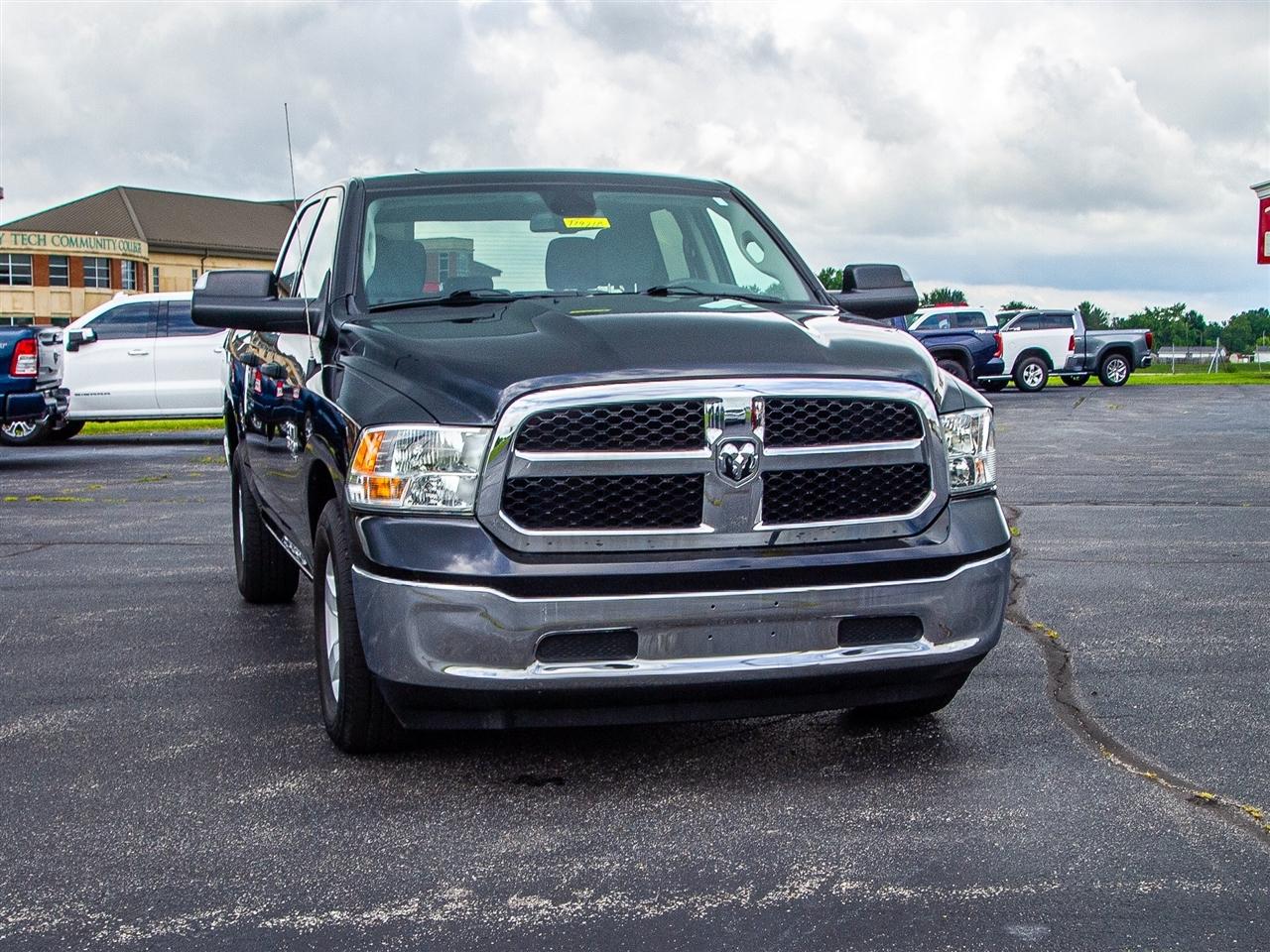 RAM 1500 Classic SLT 4x2 Crew Cab 5'7" Box 2023