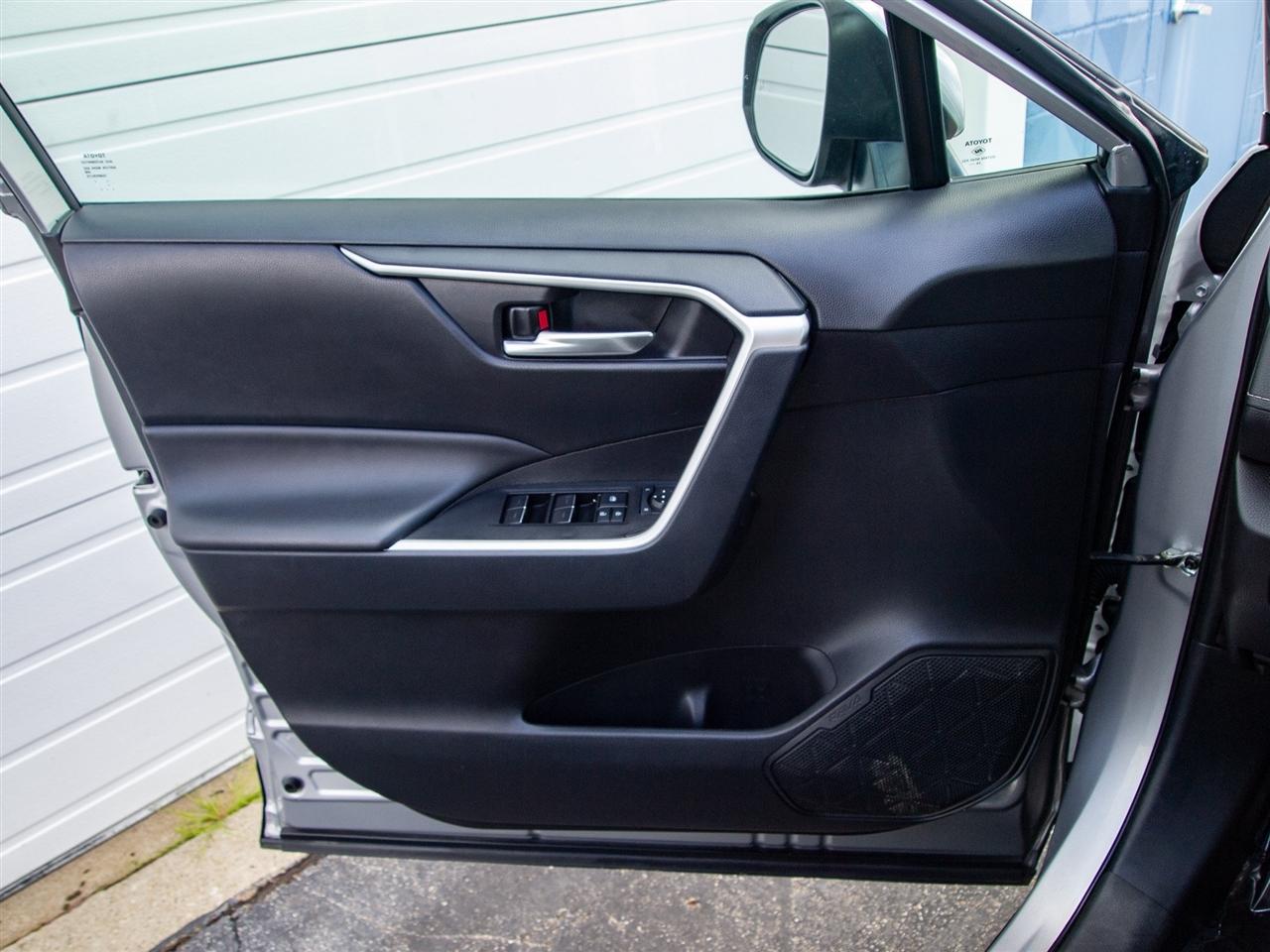 Toyota RAV4 XLE AWD (Natl) 2025