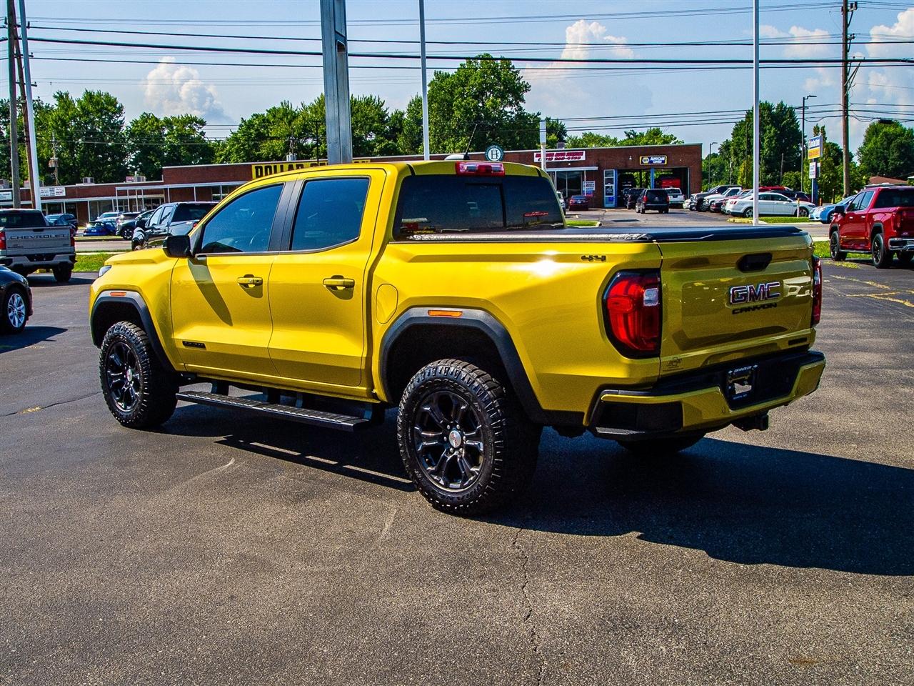 GMC Canyon 4WD Crew Cab Elevation 2023