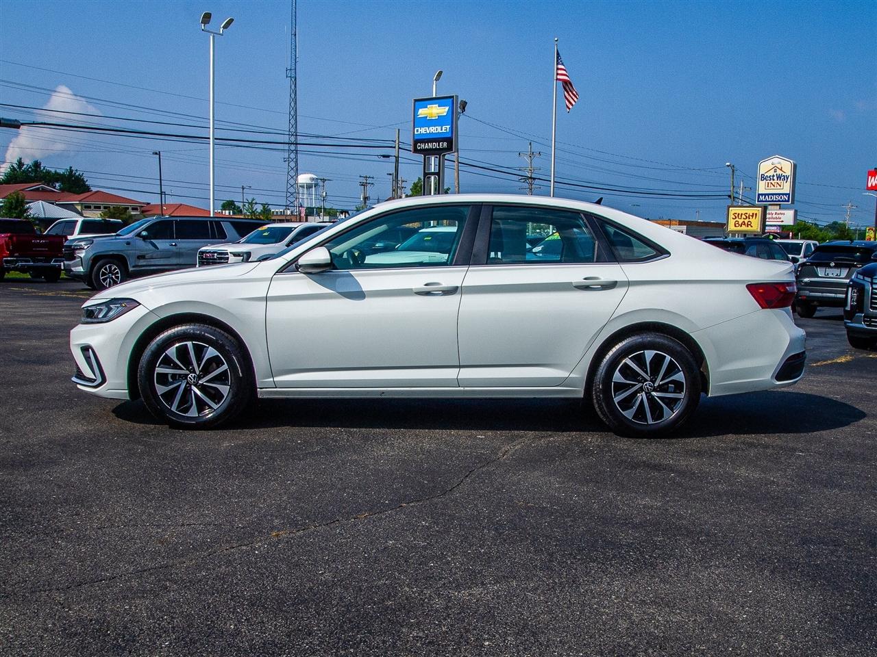 Volkswagen Jetta S Auto 2025