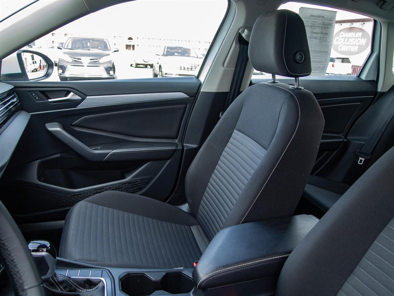 Volkswagen Jetta S Auto 2025