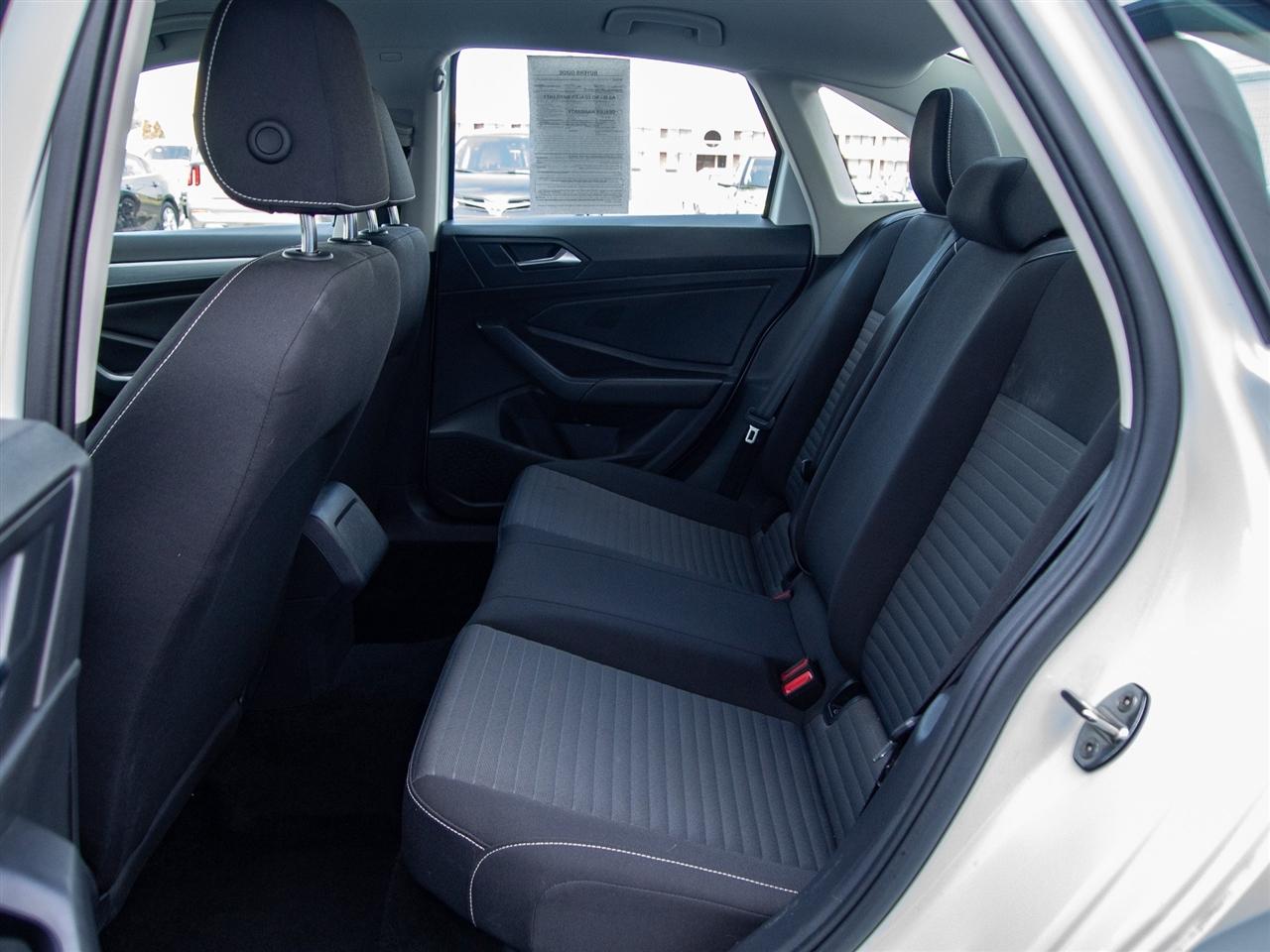 Volkswagen Jetta S Auto 2025