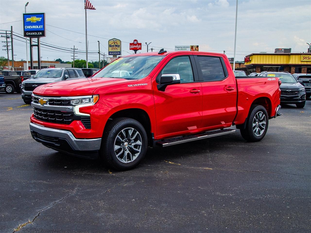 Chevrolet Silverado 1500 4WD Crew Cab 147" LT w/1LT 2026