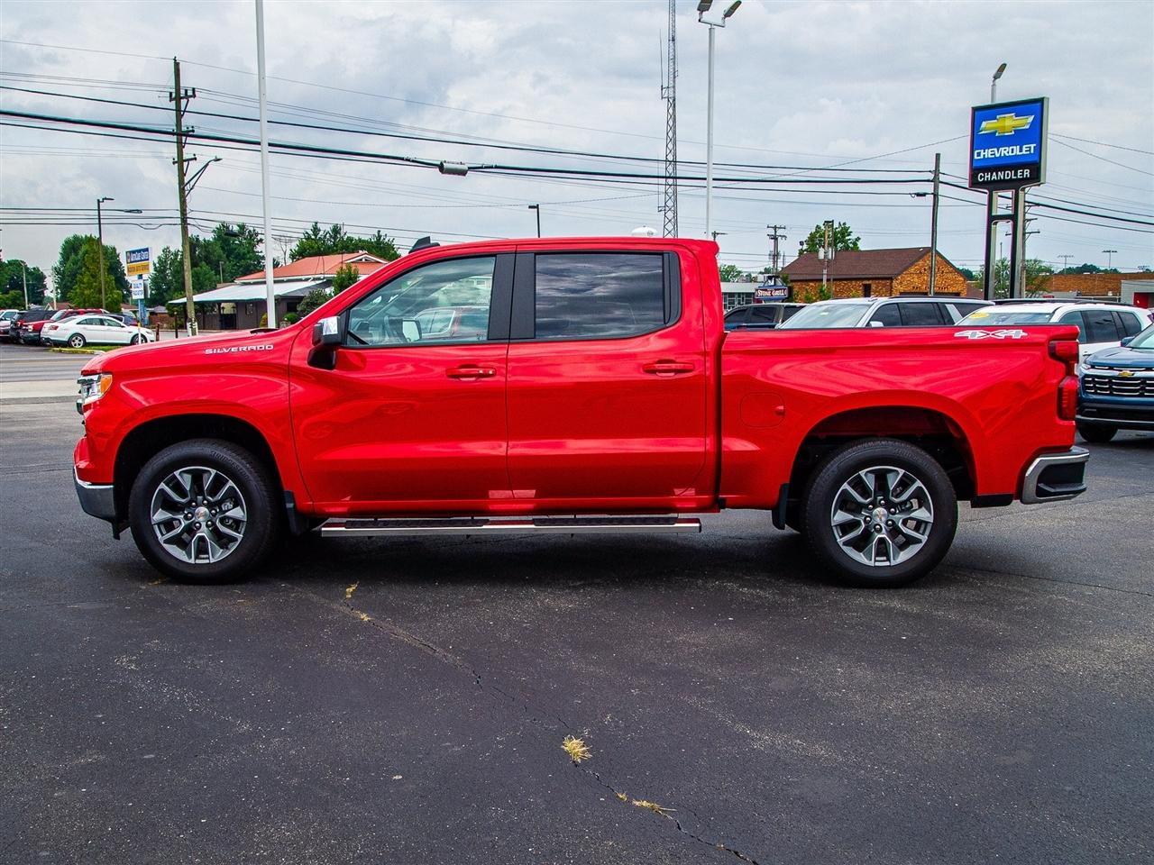 Chevrolet Silverado 1500 4WD Crew Cab 147" LT w/1LT 2026
