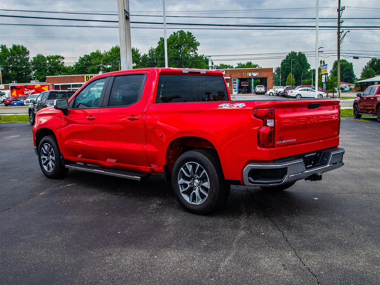 Chevrolet Silverado 1500 4WD Crew Cab 147" LT w/1LT 2026