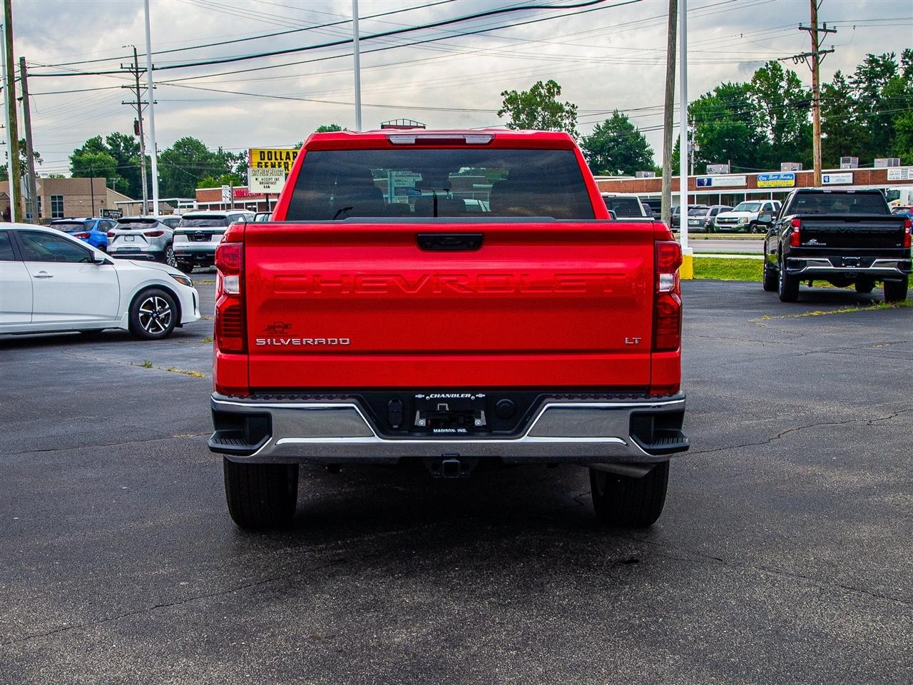 Chevrolet Silverado 1500 4WD Crew Cab 147" LT w/1LT 2026