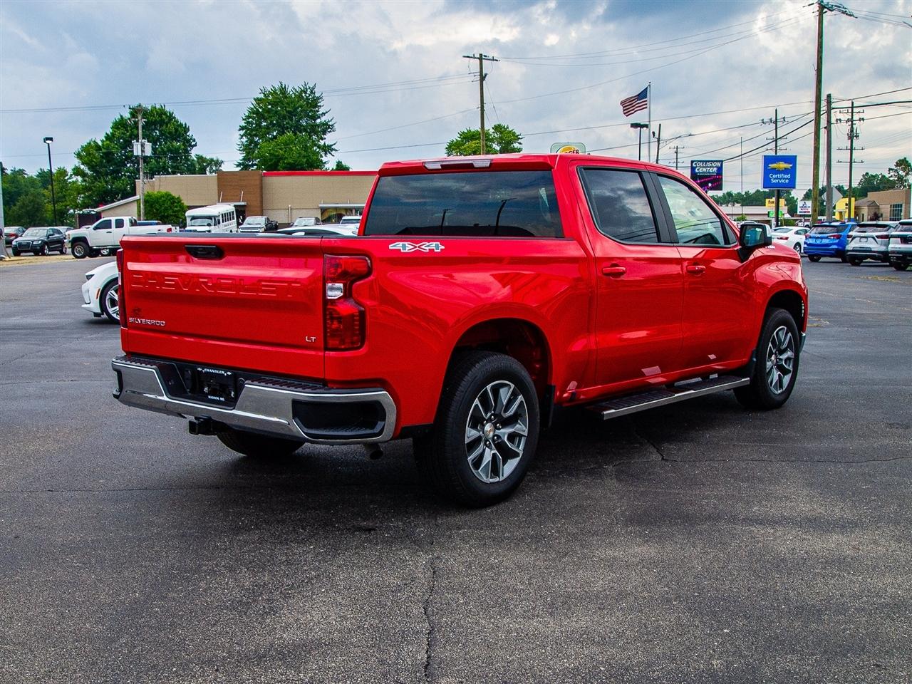 Chevrolet Silverado 1500 4WD Crew Cab 147" LT w/1LT 2026