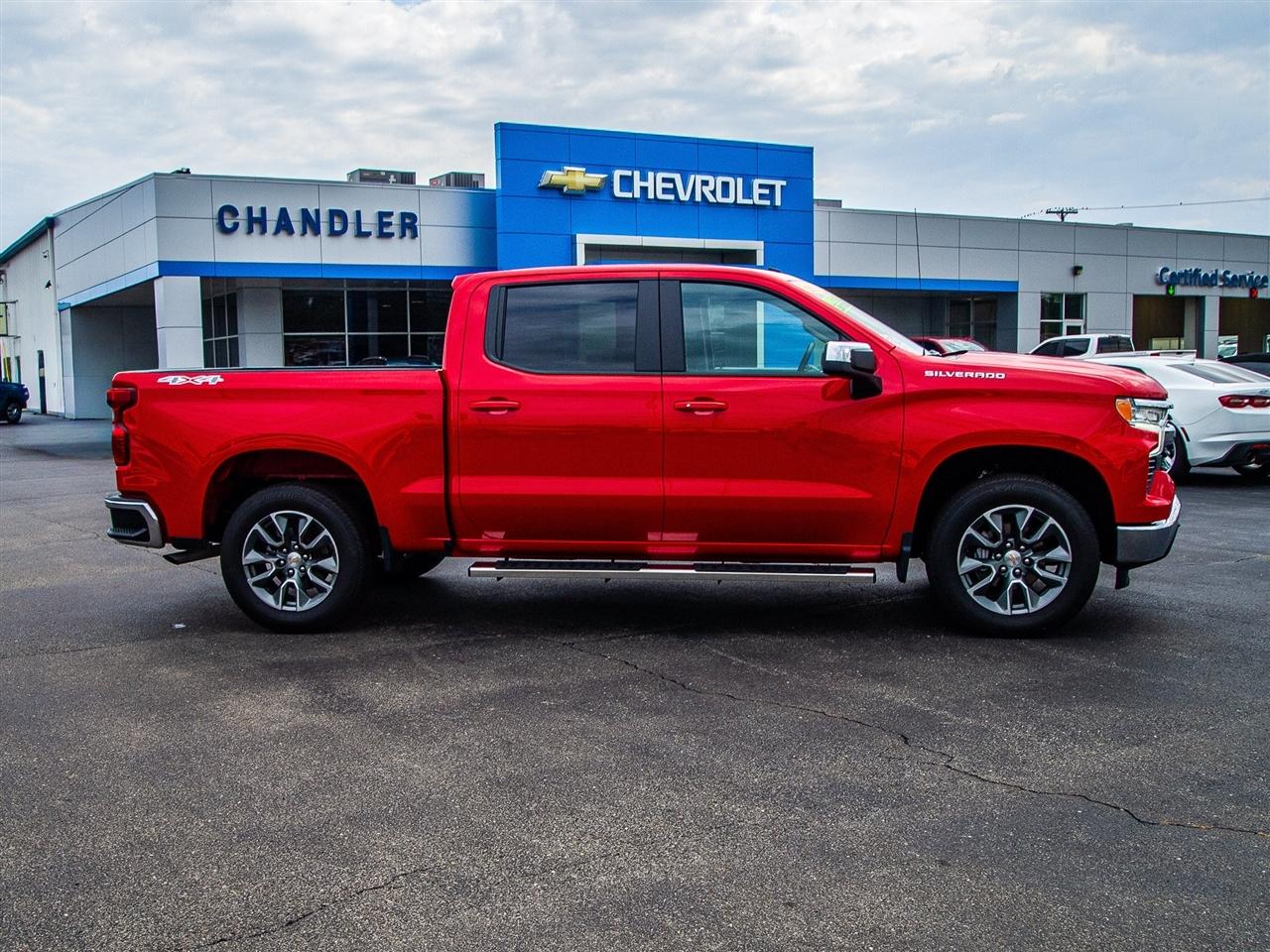 Chevrolet Silverado 1500 4WD Crew Cab 147" LT w/1LT 2026