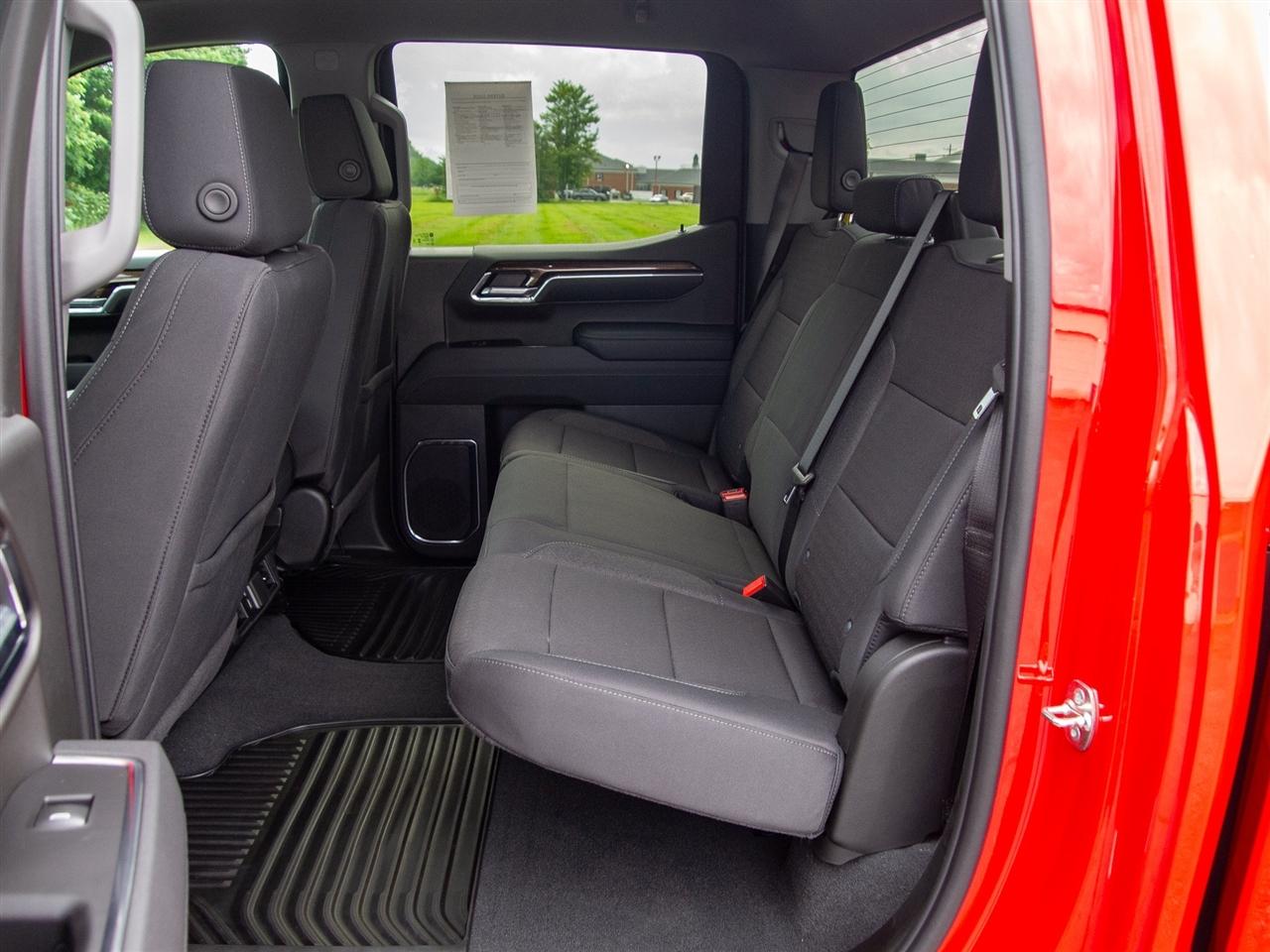 Chevrolet Silverado 1500 4WD Crew Cab 147" LT w/1LT 2026