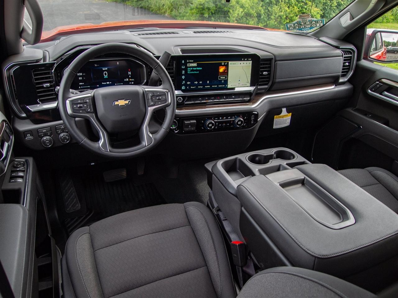 Chevrolet Silverado 1500 4WD Crew Cab 147" LT w/1LT 2026