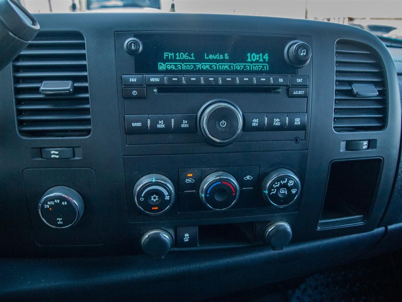 Chevrolet Silverado 1500 4WD Reg Cab 133.0" LT 2012
