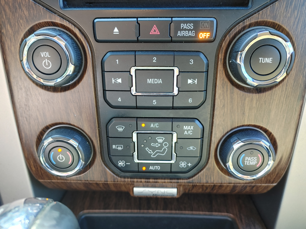 Ford F-150 4WD SuperCrew 157" Lariat 2013 Ford F-150 4WD SuperCrew 157" Lariat 2013