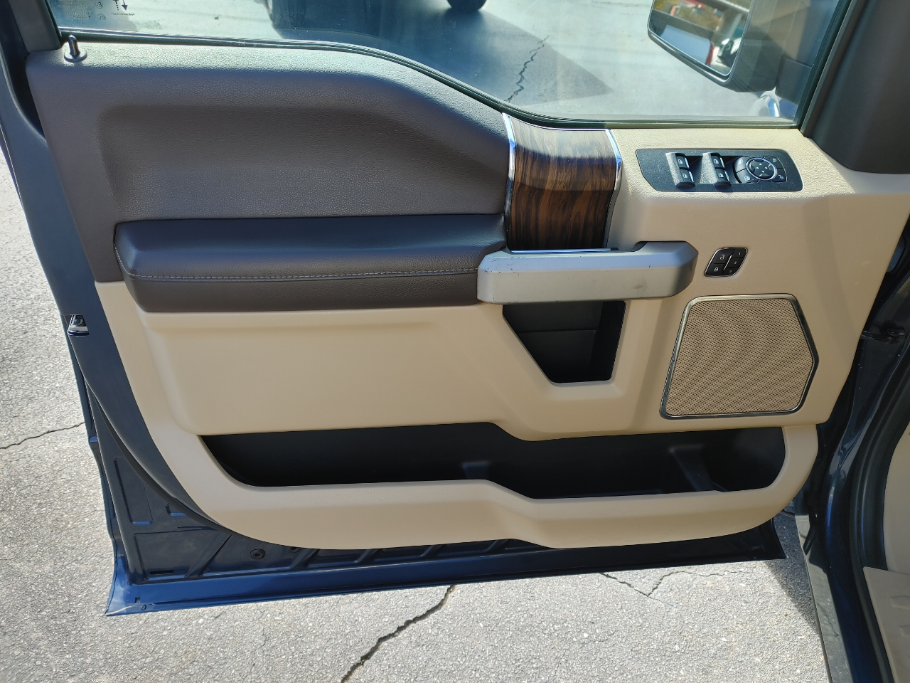 Ford F-150 Lariat SuperCrew Short Box 2WD 2020 Ford F-150 Lariat SuperCrew Short Box 2WD 2020
