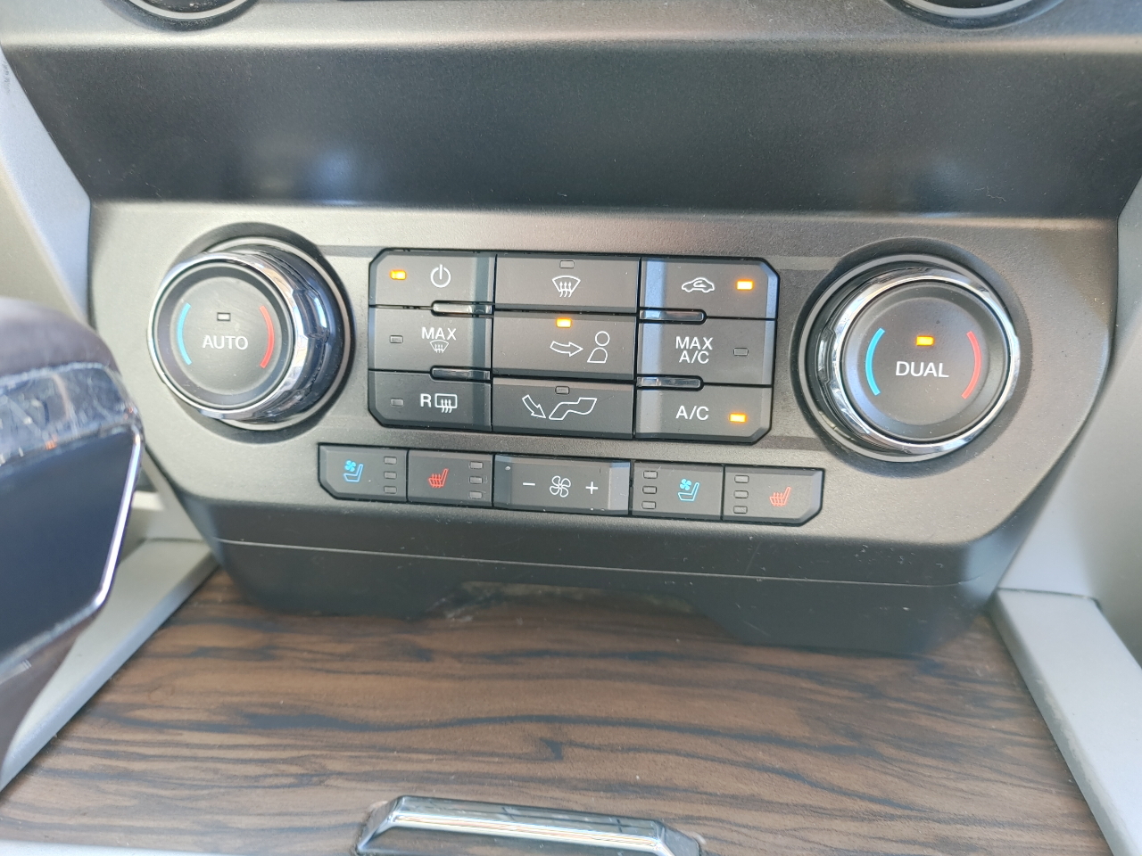 Ford F-150 Lariat SuperCrew Short Box 2WD 2020 Ford F-150 Lariat SuperCrew Short Box 2WD 2020