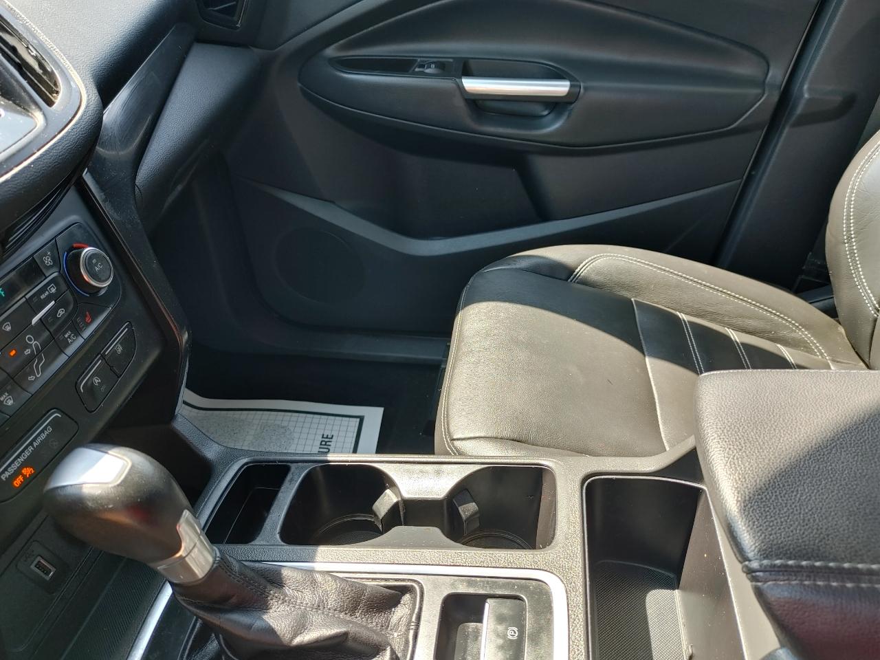 Ford Escape Titanium 4WD 2017