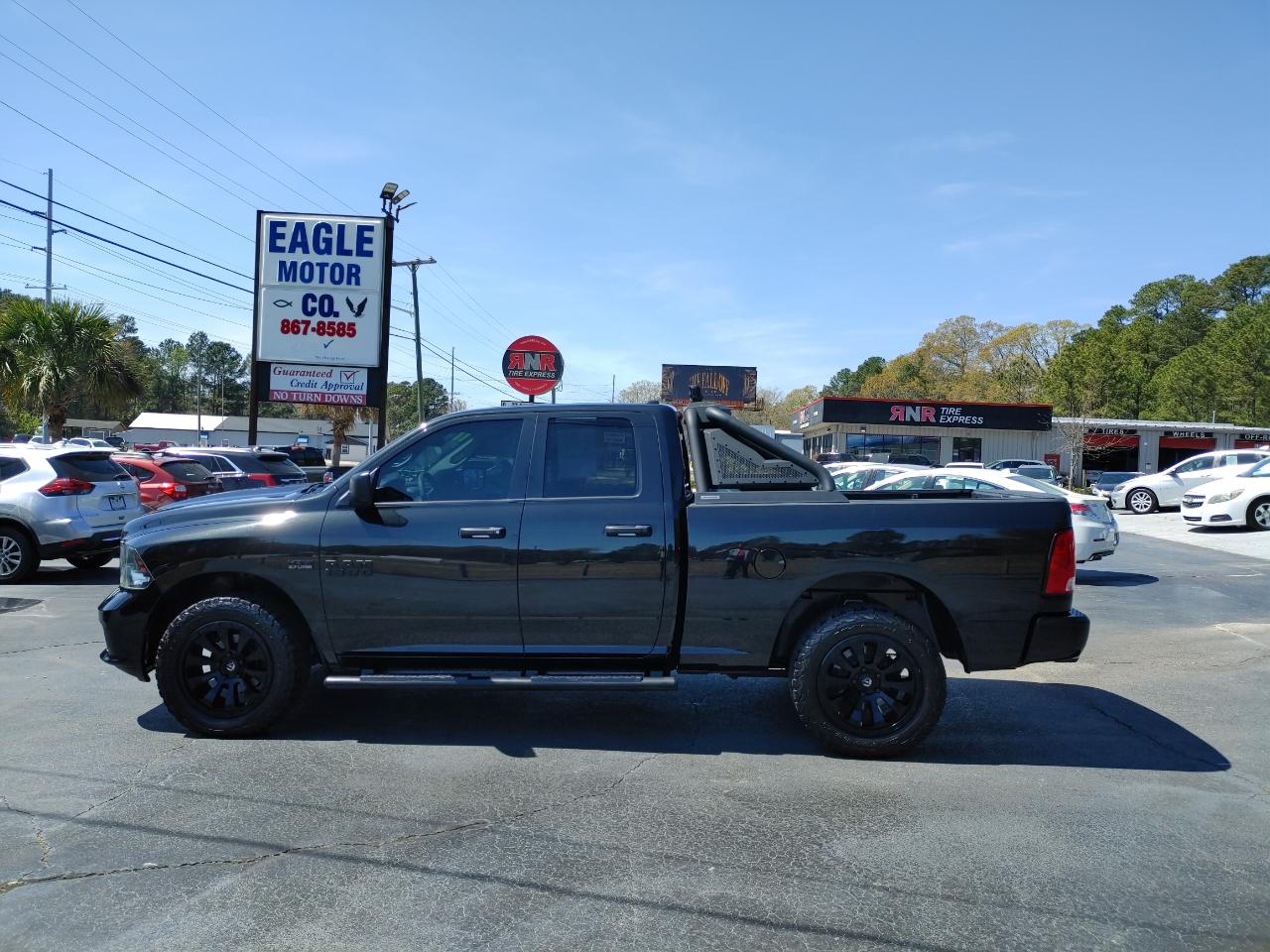 RAM 1500 Express 4x4 Quad Cab 6'4" Box 2017