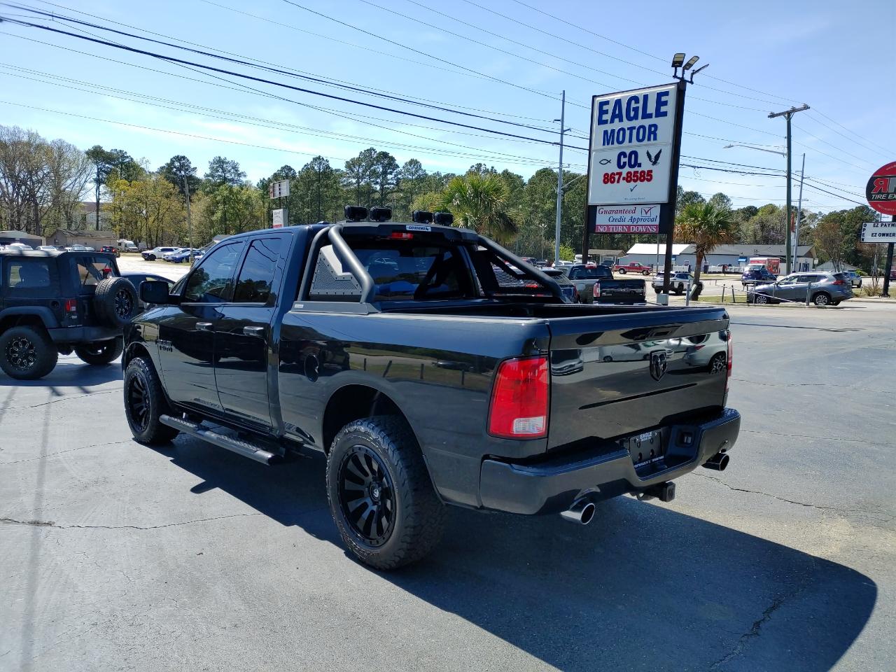 RAM 1500 Express 4x4 Quad Cab 6'4" Box 2017