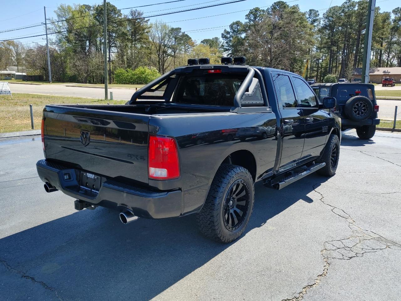 RAM 1500 Express 4x4 Quad Cab 6'4" Box 2017
