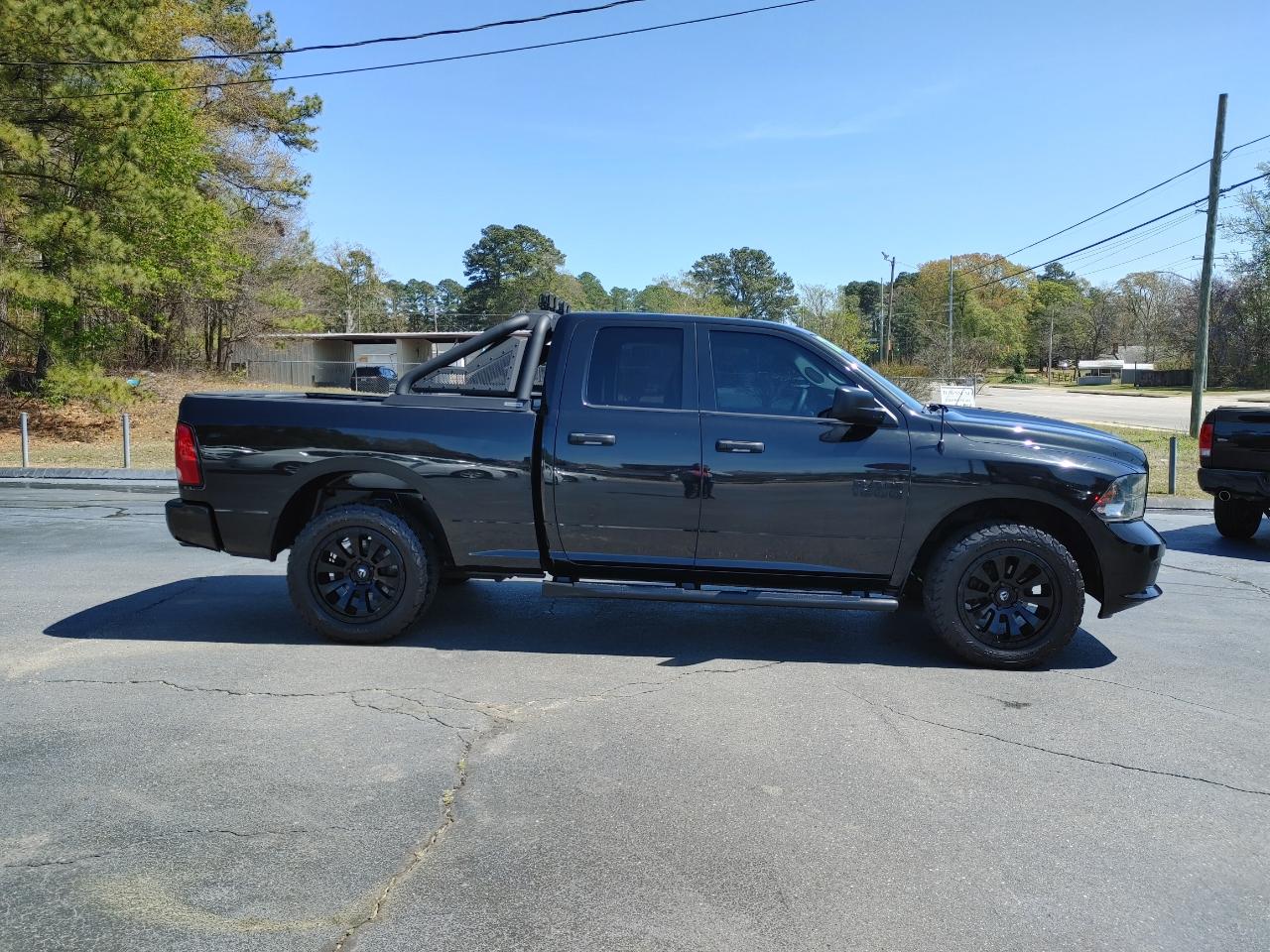 RAM 1500 Express 4x4 Quad Cab 6'4" Box 2017