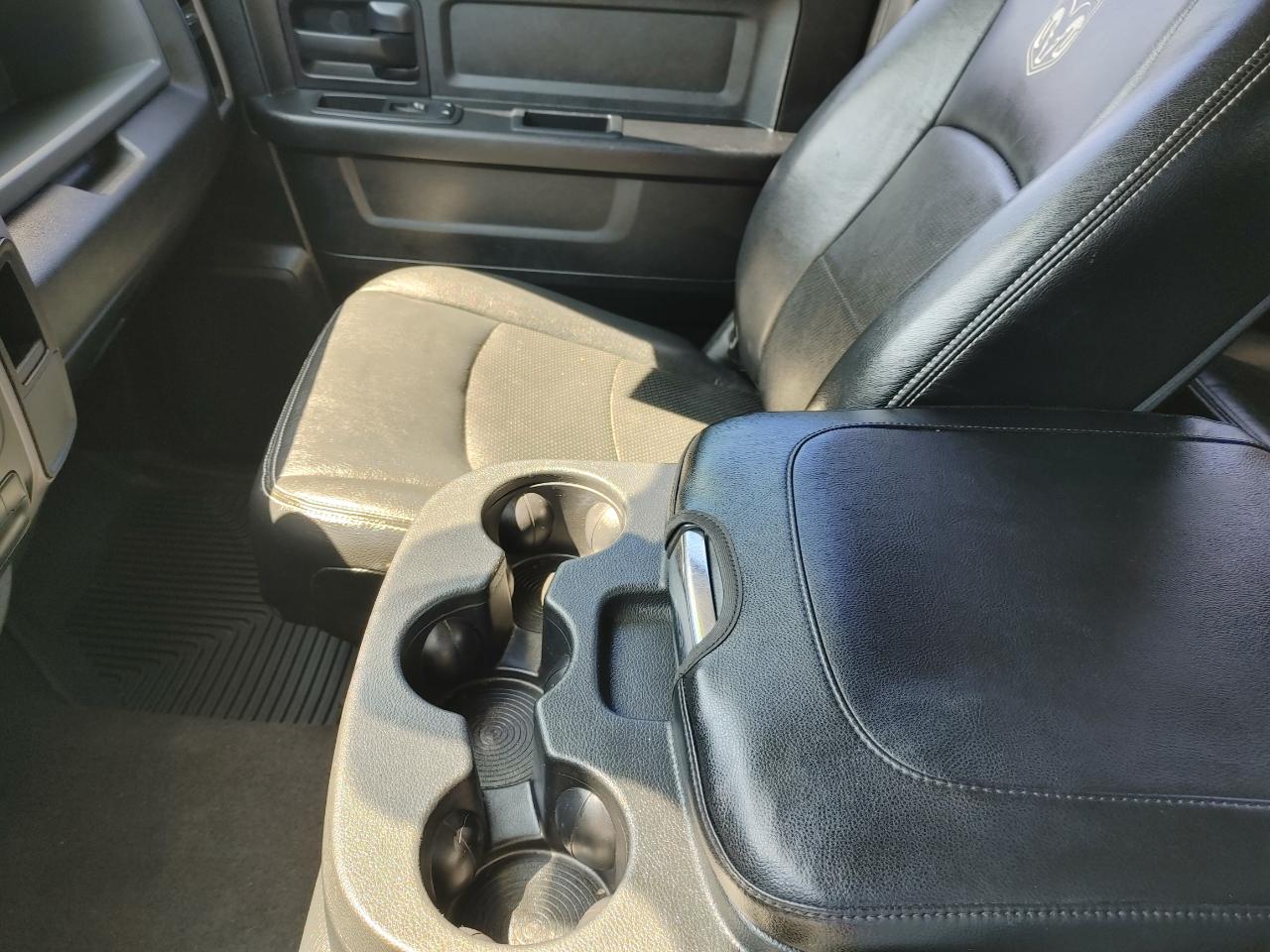 RAM 1500 Express 4x4 Quad Cab 6'4" Box 2017