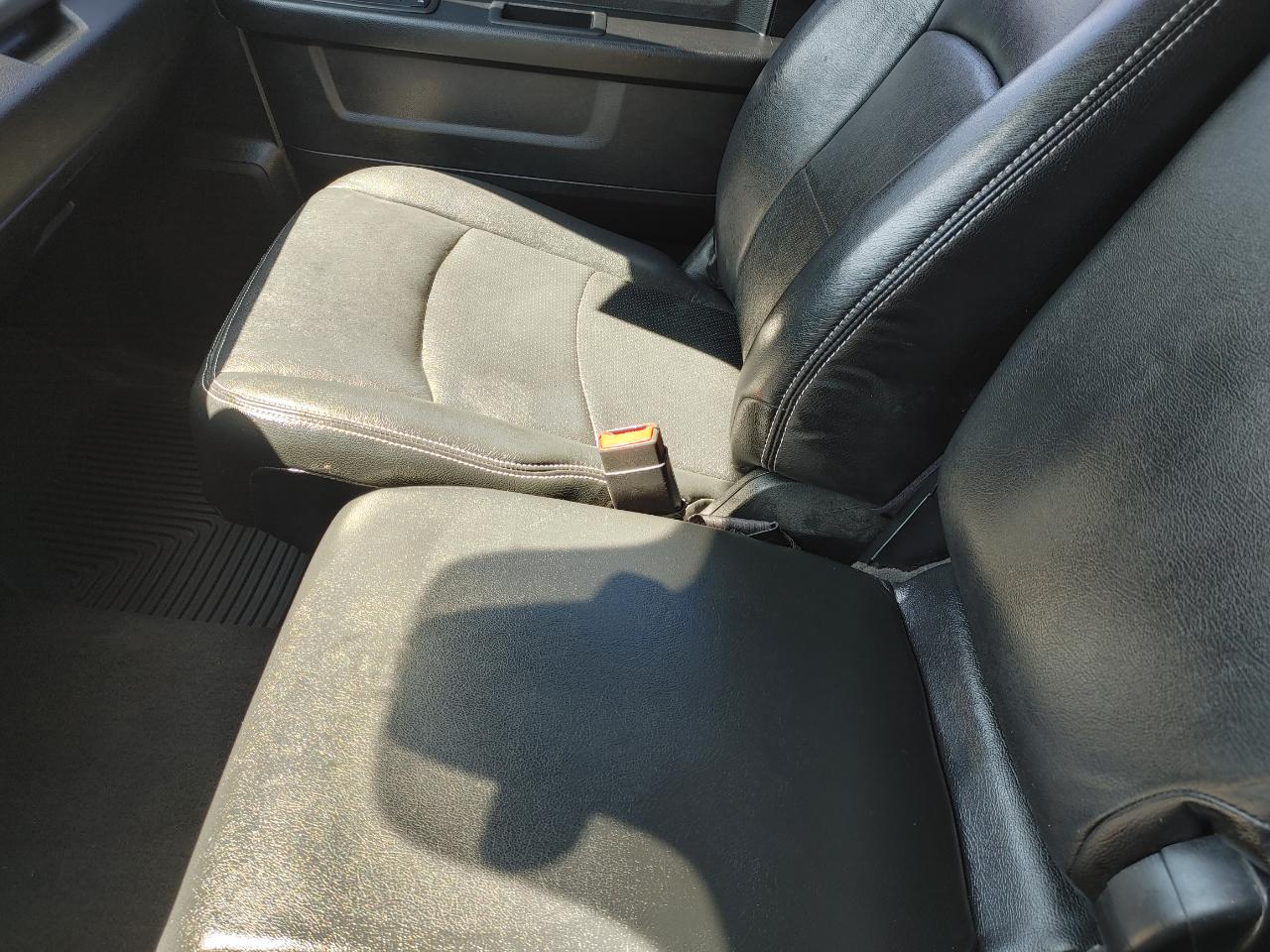 RAM 1500 Express 4x4 Quad Cab 6'4" Box 2017