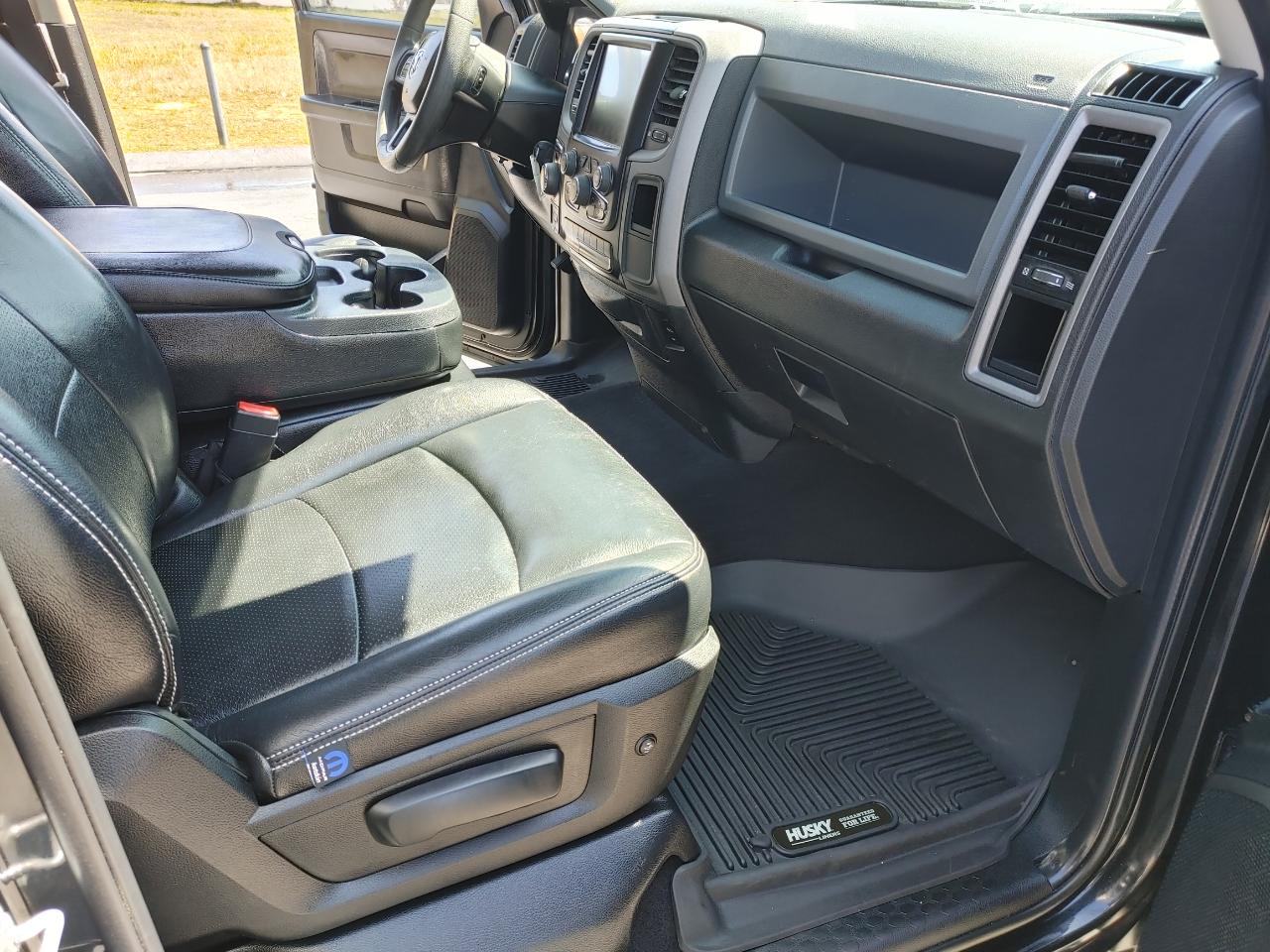 RAM 1500 Express 4x4 Quad Cab 6'4" Box 2017